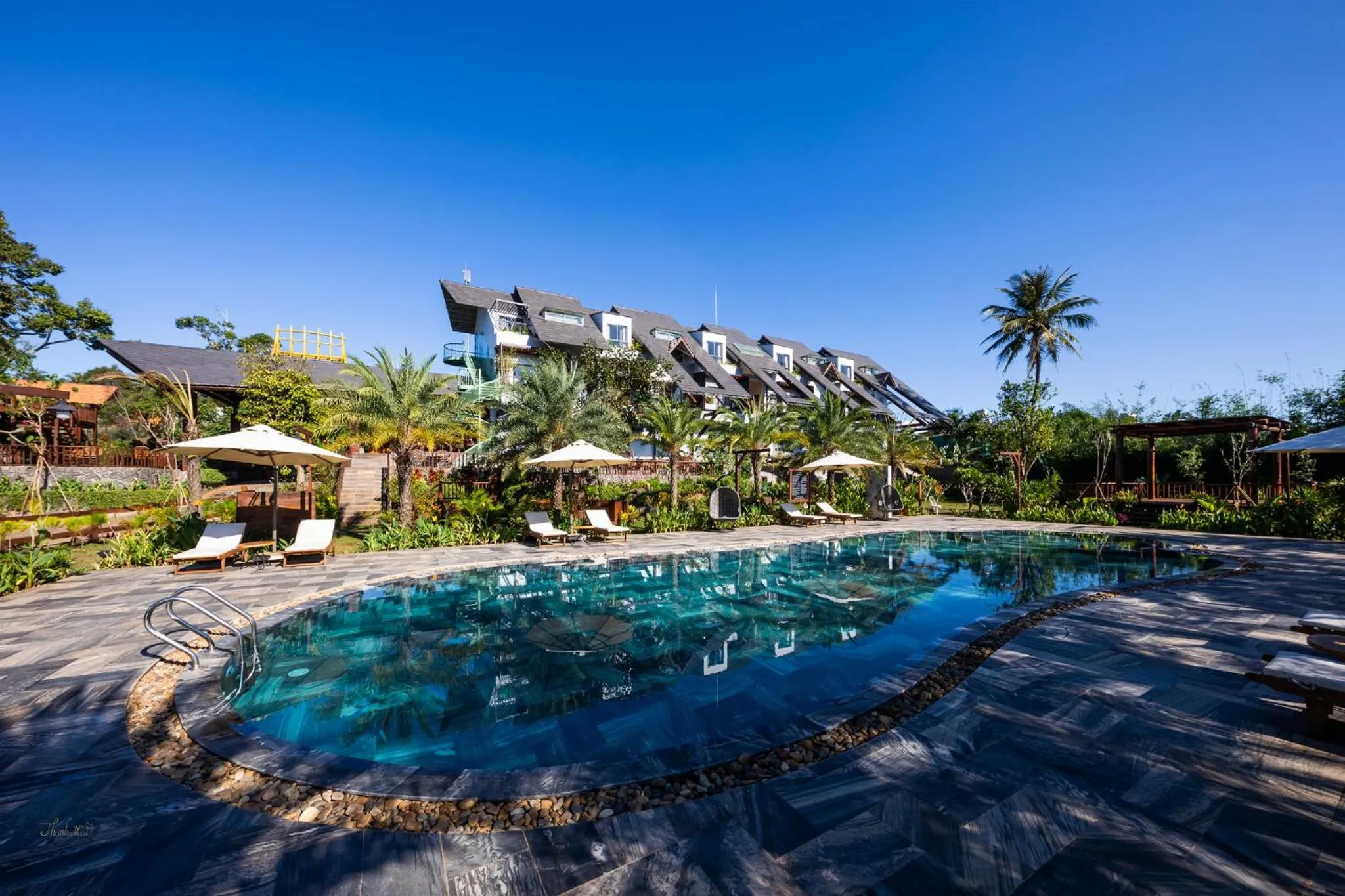 Day in Hami Garden - Authentic & Natural Resort