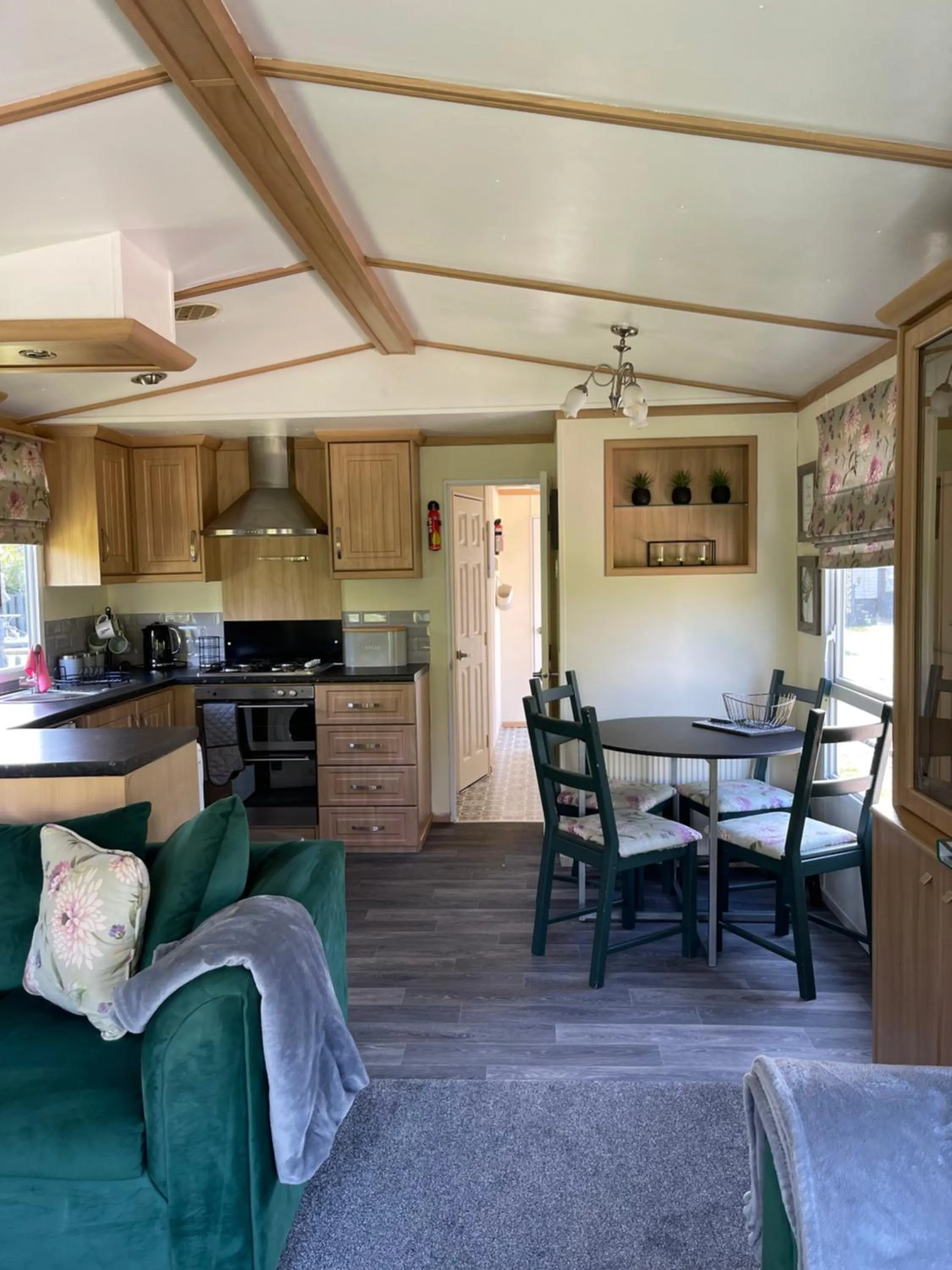 Dining area in The Old Inn Retreat
