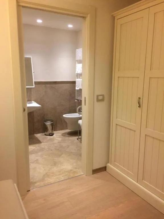 Shower in Hotel Girifalco - Nature & Relax