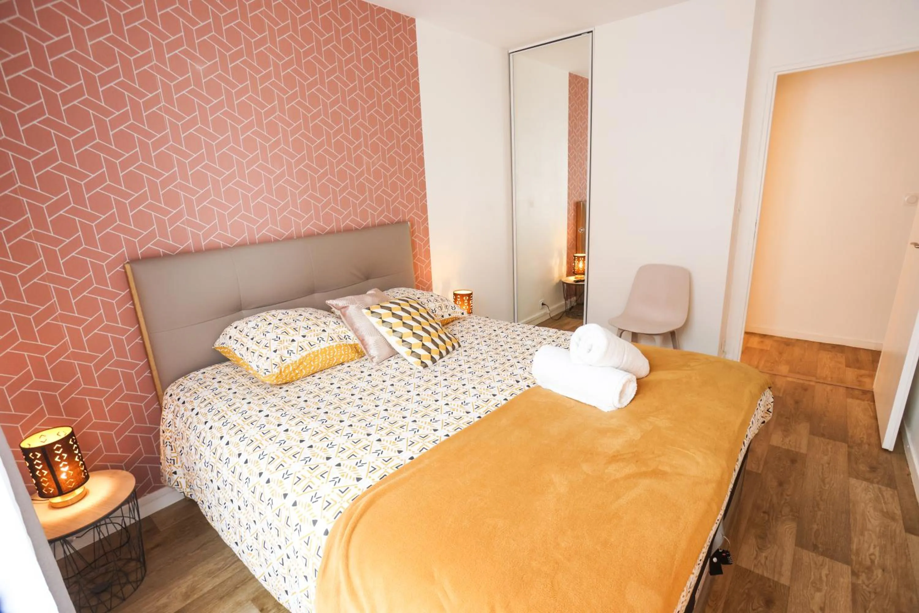 Photo of the whole room, Bed in 3 Lys Orleans Downtown, free secure parking