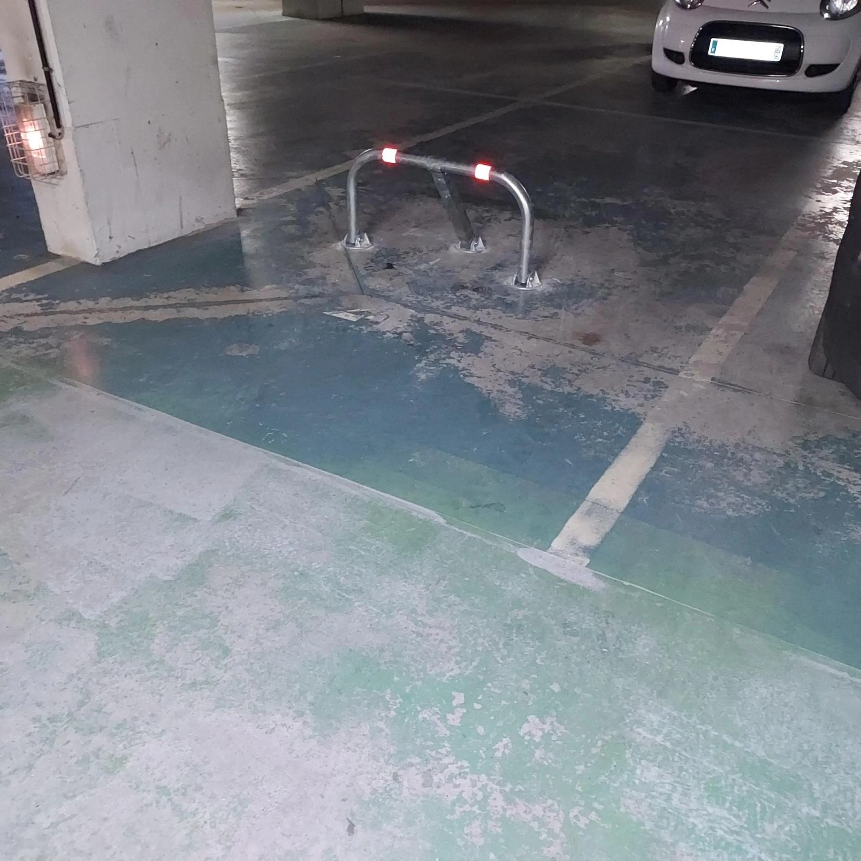 Parking in 3 Lys Orleans Downtown, free secure parking