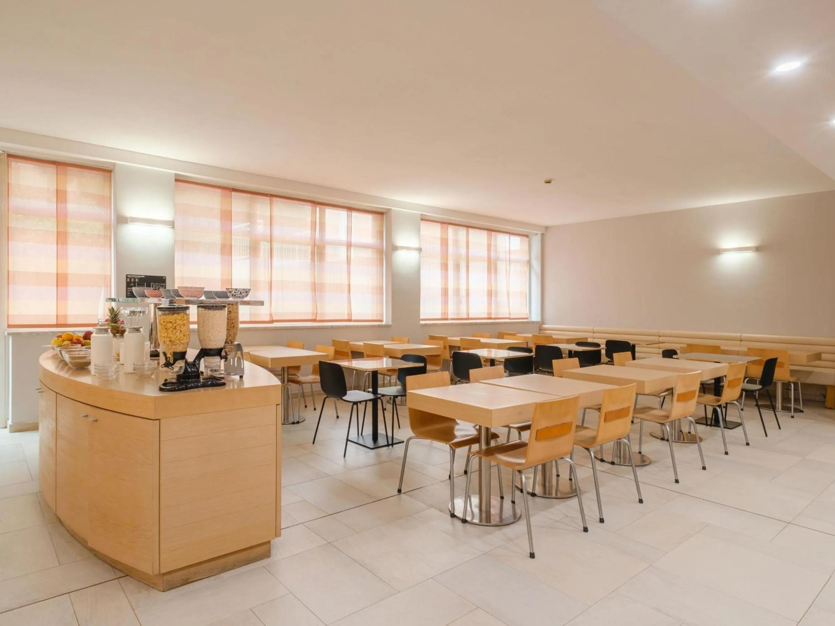 Meeting/conference room in B&B HOTEL Remilia