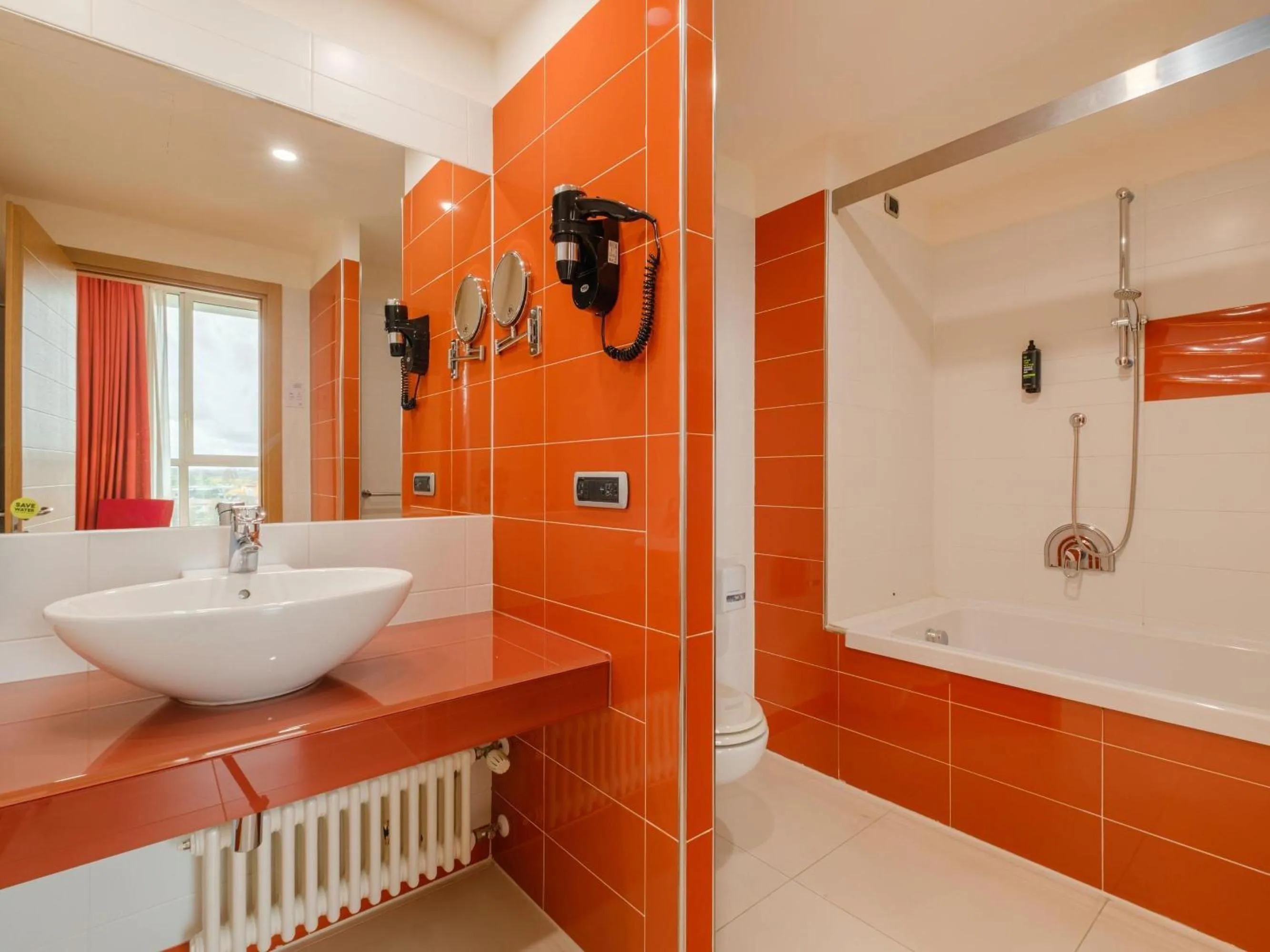 Photo of the whole room in B&B HOTEL Remilia