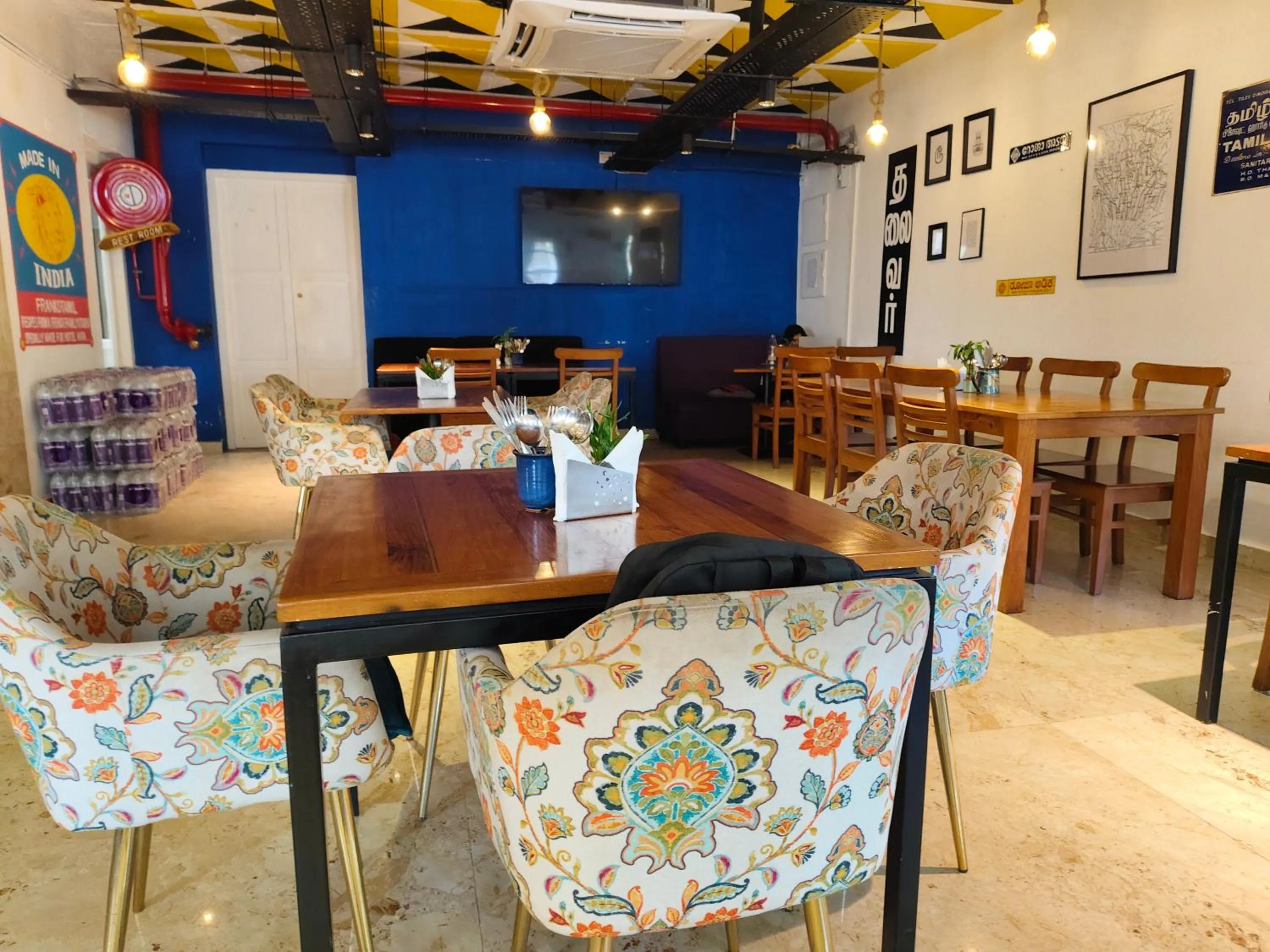 Restaurant/places to eat in Hotel Aura by Woco Stays