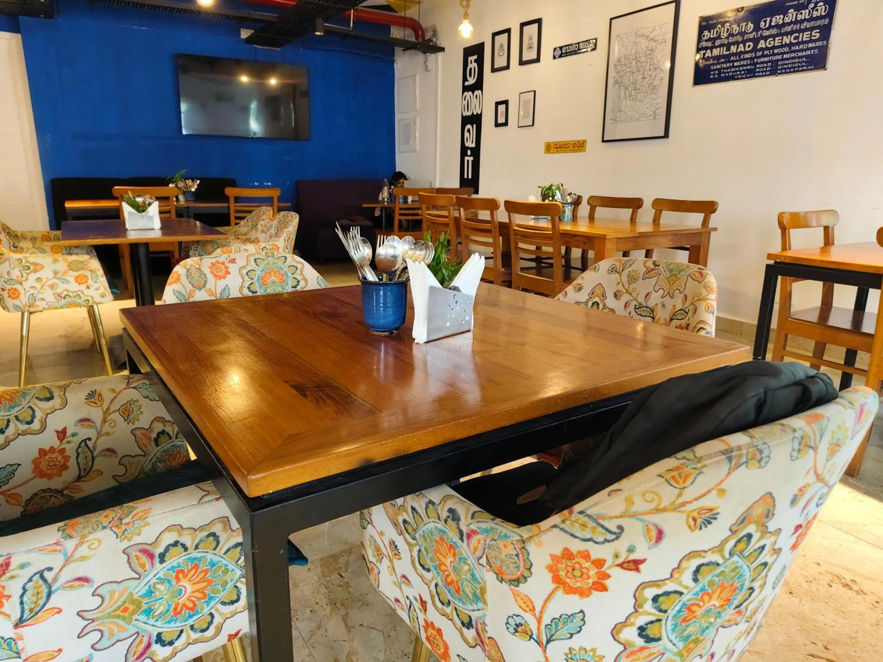 Restaurant/places to eat in Hotel Aura by Woco Stays