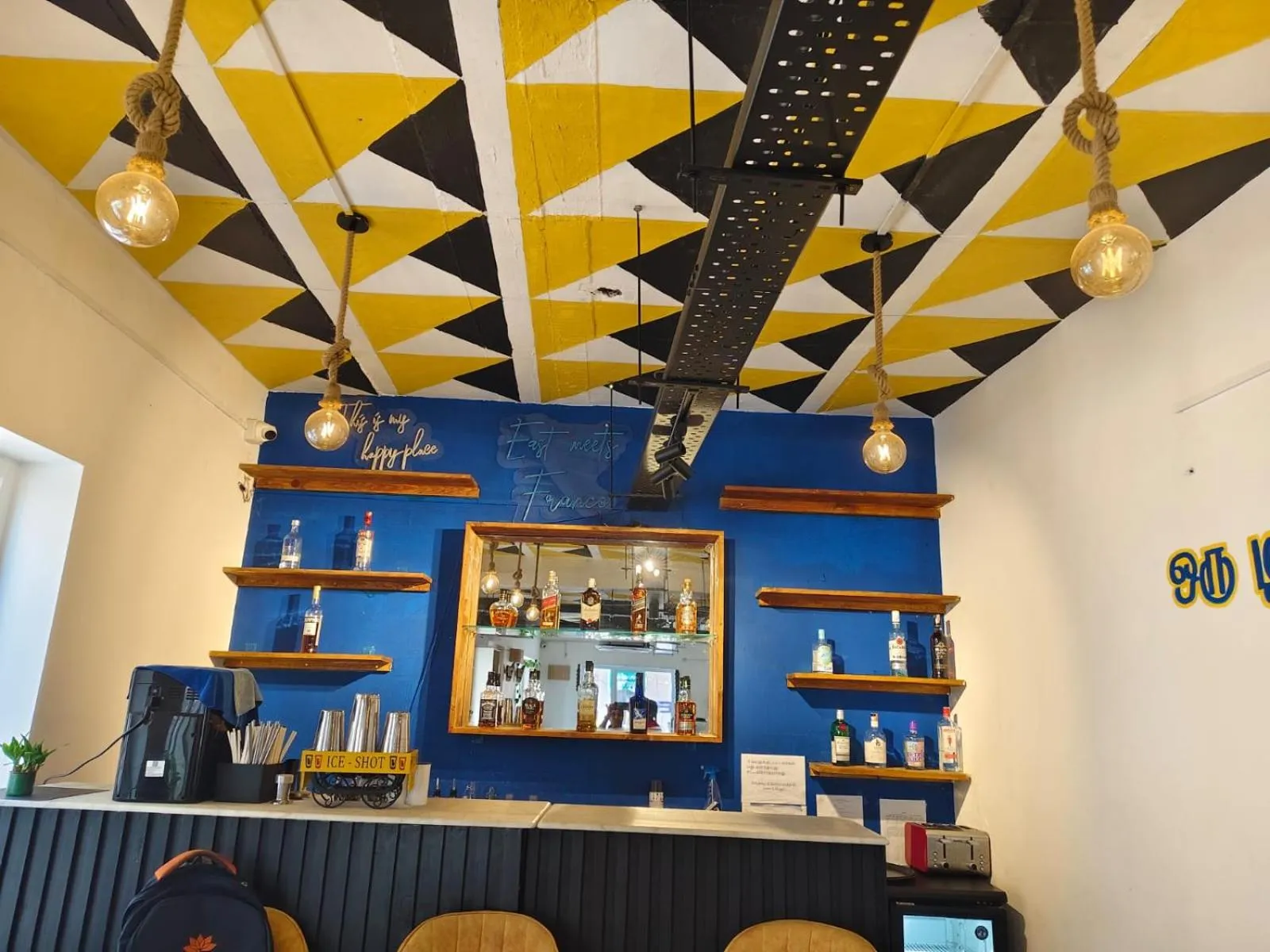 Nightclub / DJ in Hotel Aura by Woco Stays