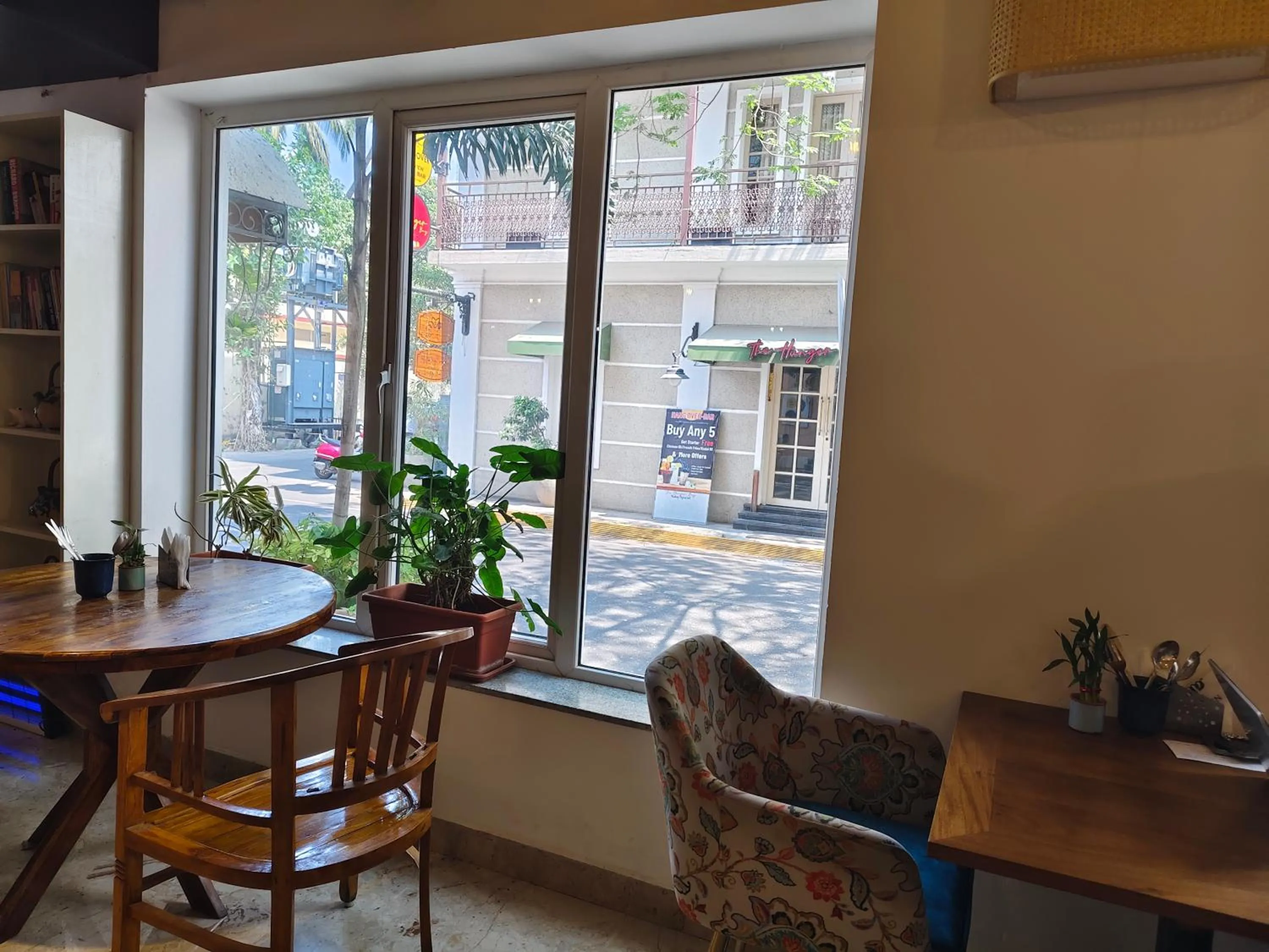 Dining area in Hotel Aura by Woco Stays