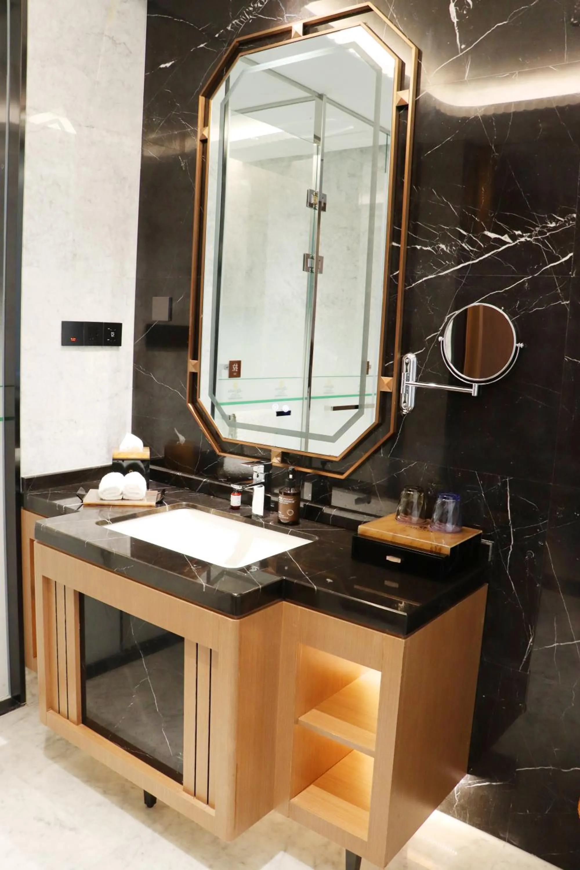 Toilet in La Quinta by Wyndham Weifang South