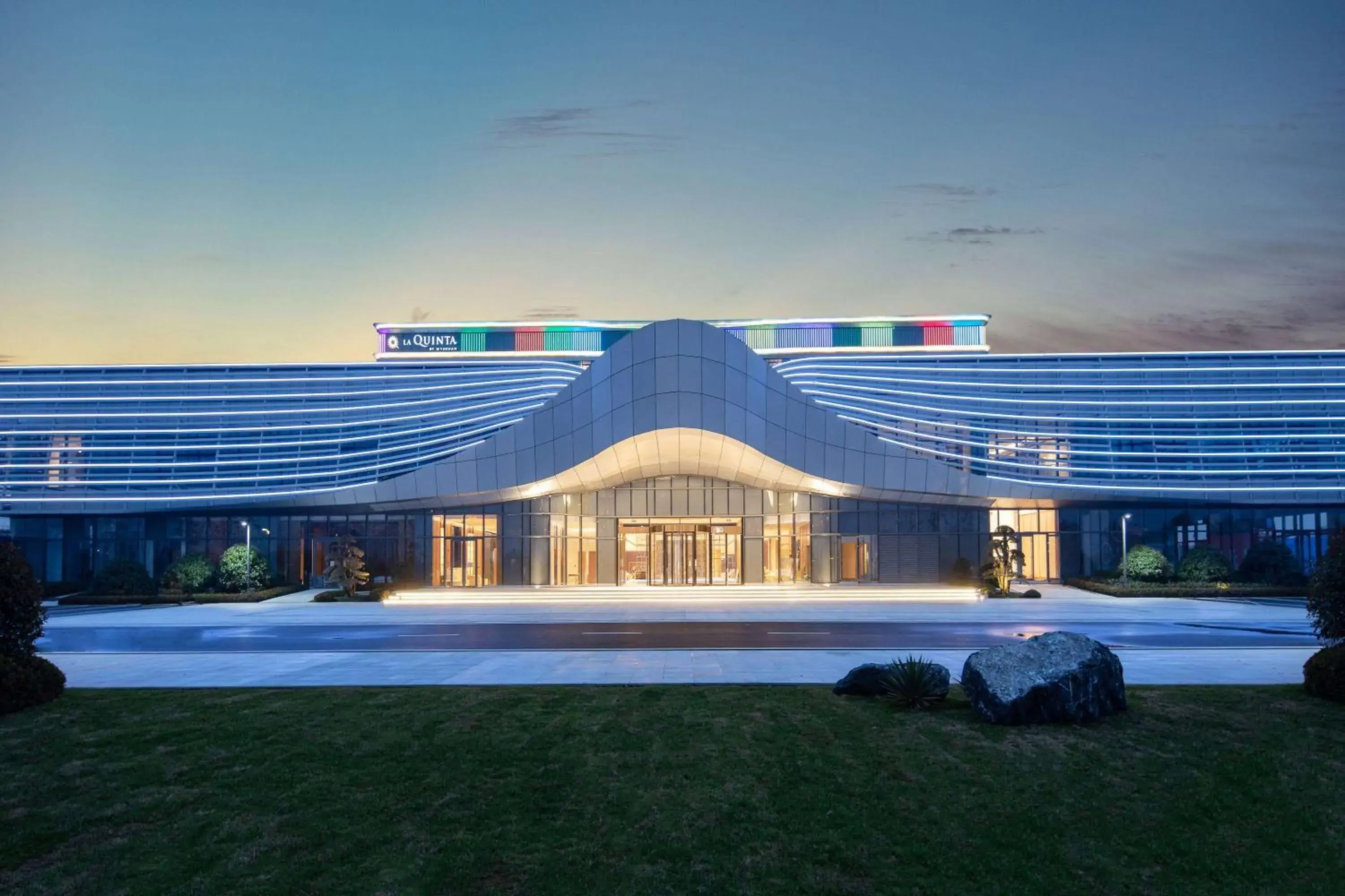 Property building in La Quinta by Wyndham Weifang South Property building in La Quinta by Wyndham Weifang South