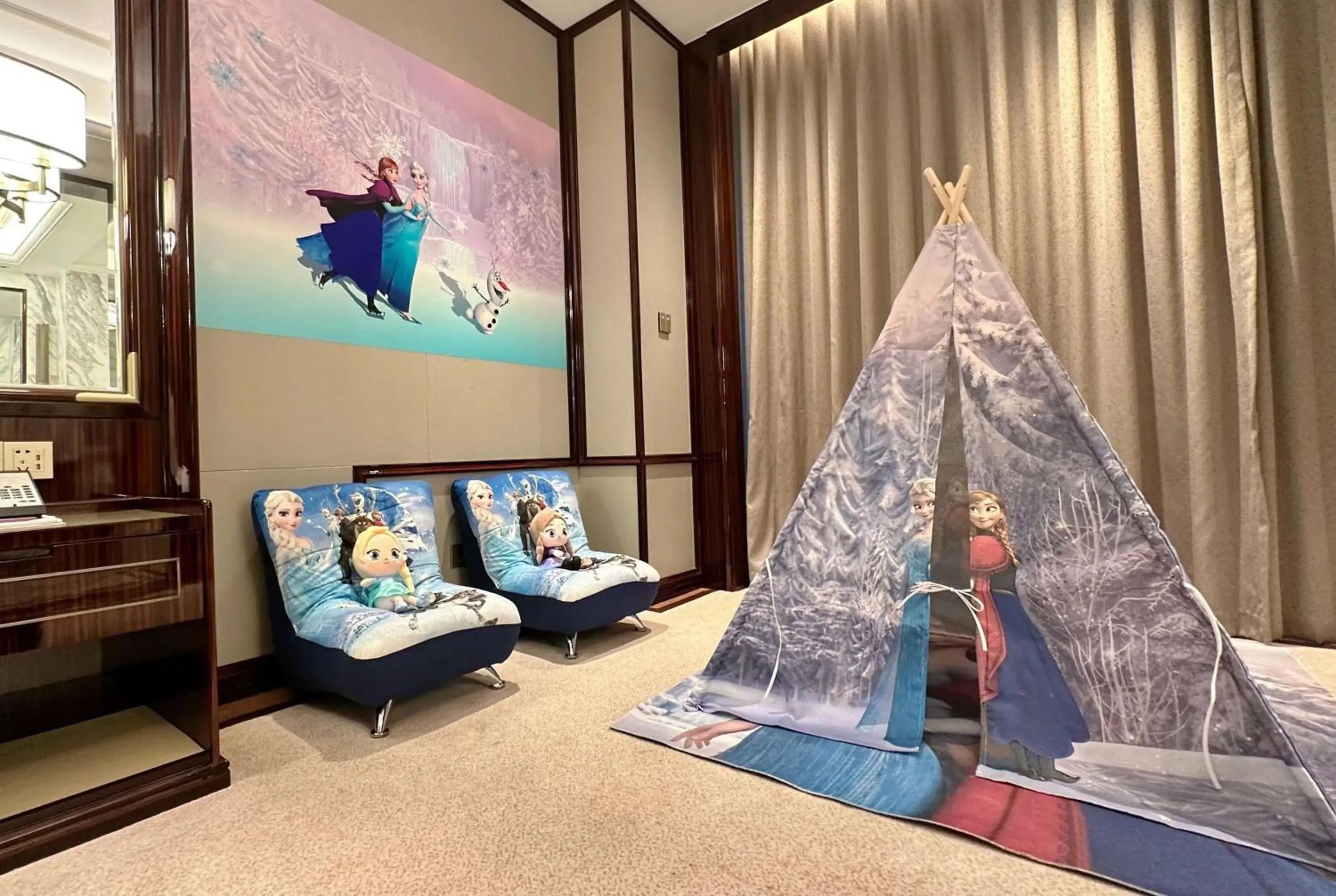 Photo of the whole room in Wyndham Grand Tongren Downtown Hotel Photo of the whole room in Wyndham Grand Tongren Downtown Hotel