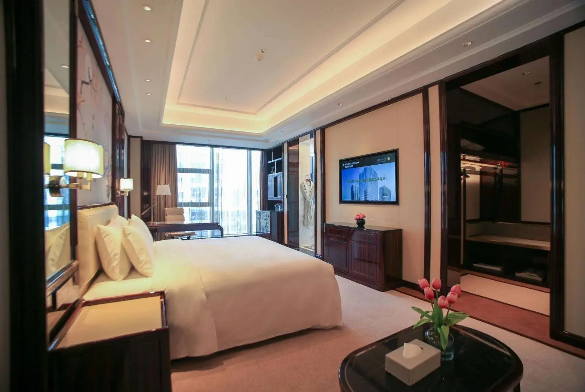 Deluxe King Room in Wyndham Grand Tongren Downtown Hotel Deluxe King Room in Wyndham Grand Tongren Downtown Hotel