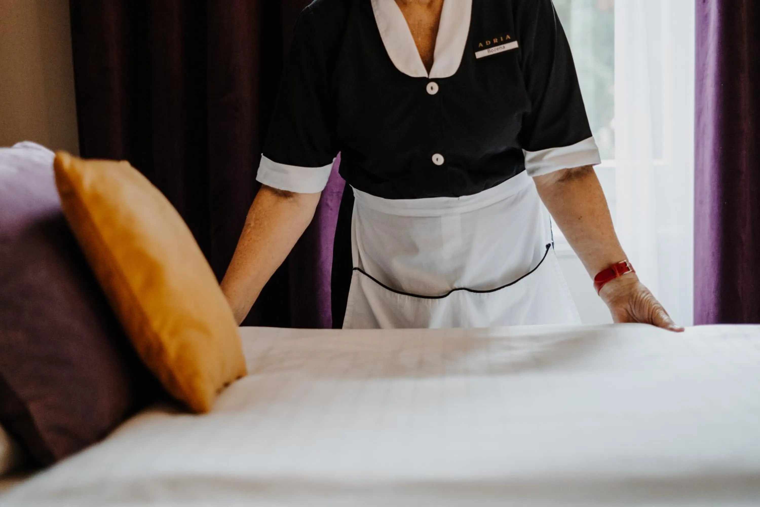 room service, Bed in Hotel Adria