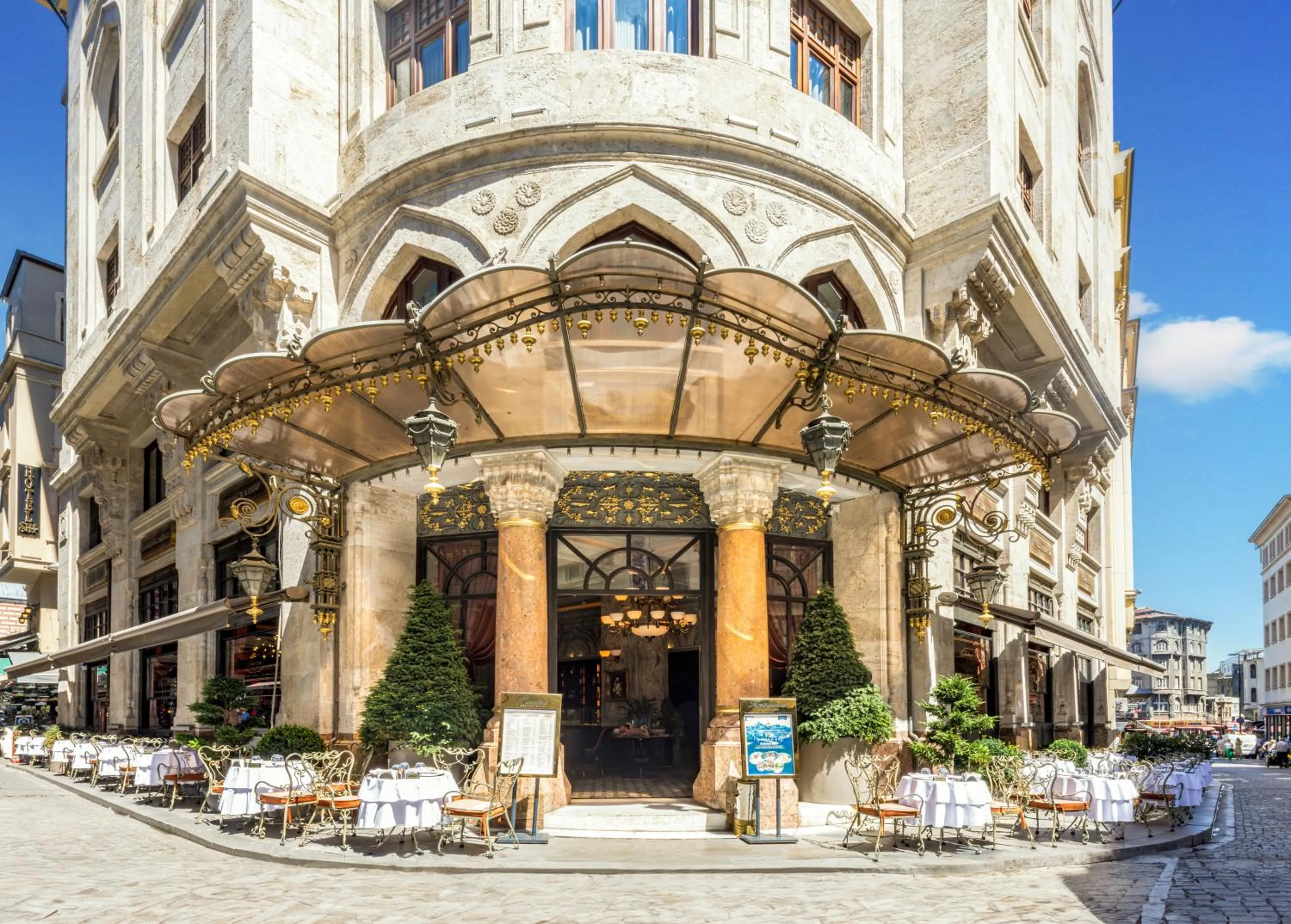 Property building in Cronton Design Hotel