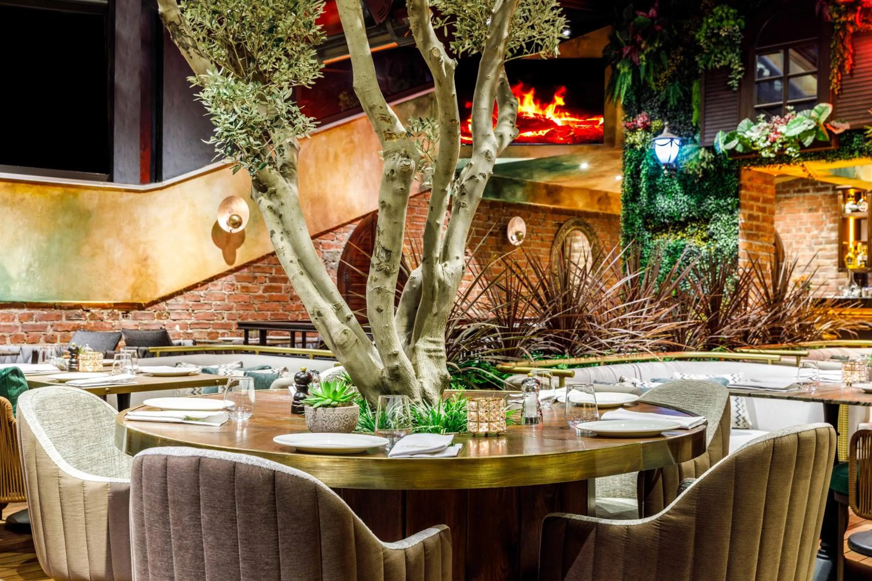 Restaurant/places to eat in Cronton Design Hotel