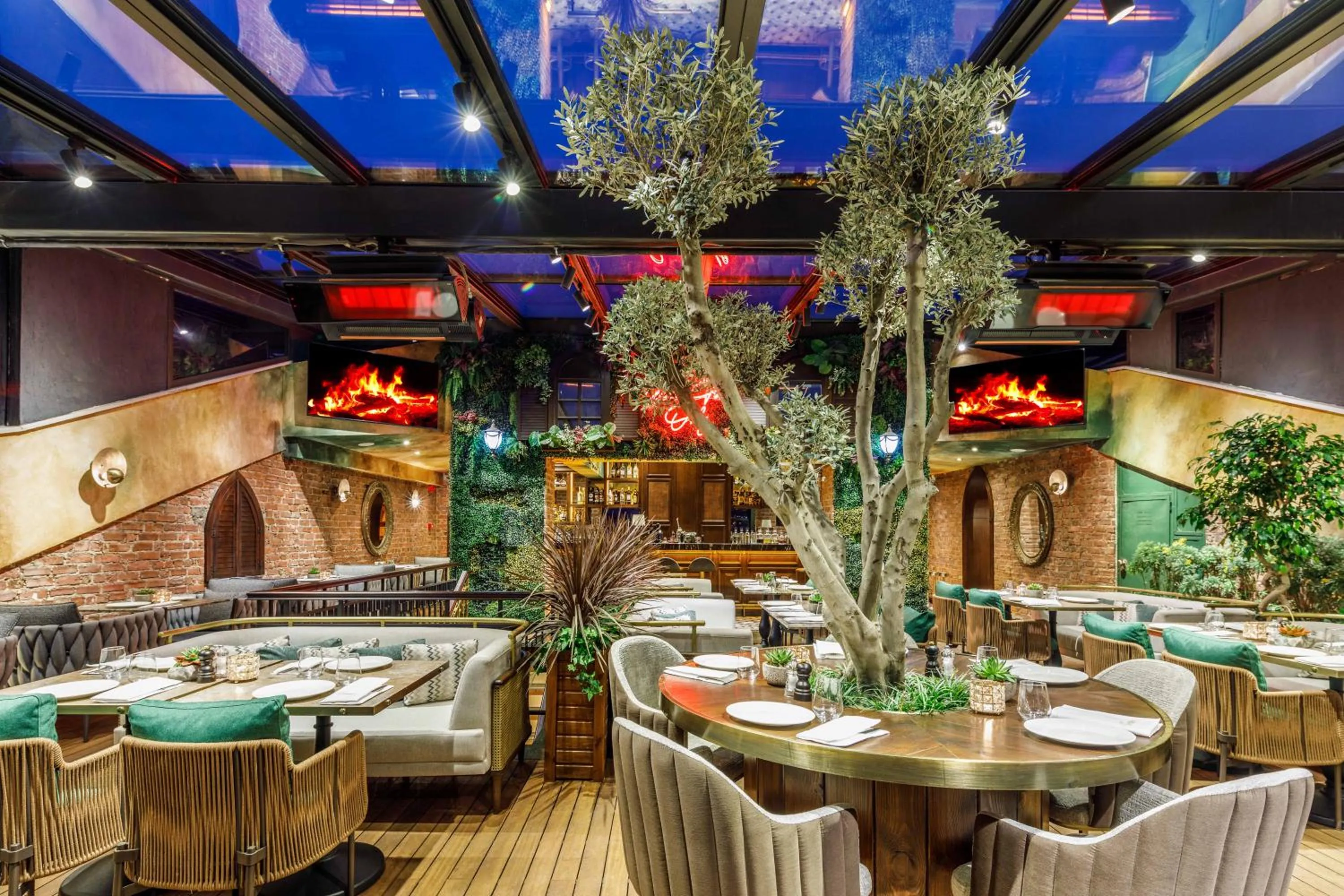 Restaurant/places to eat in Cronton Design Hotel