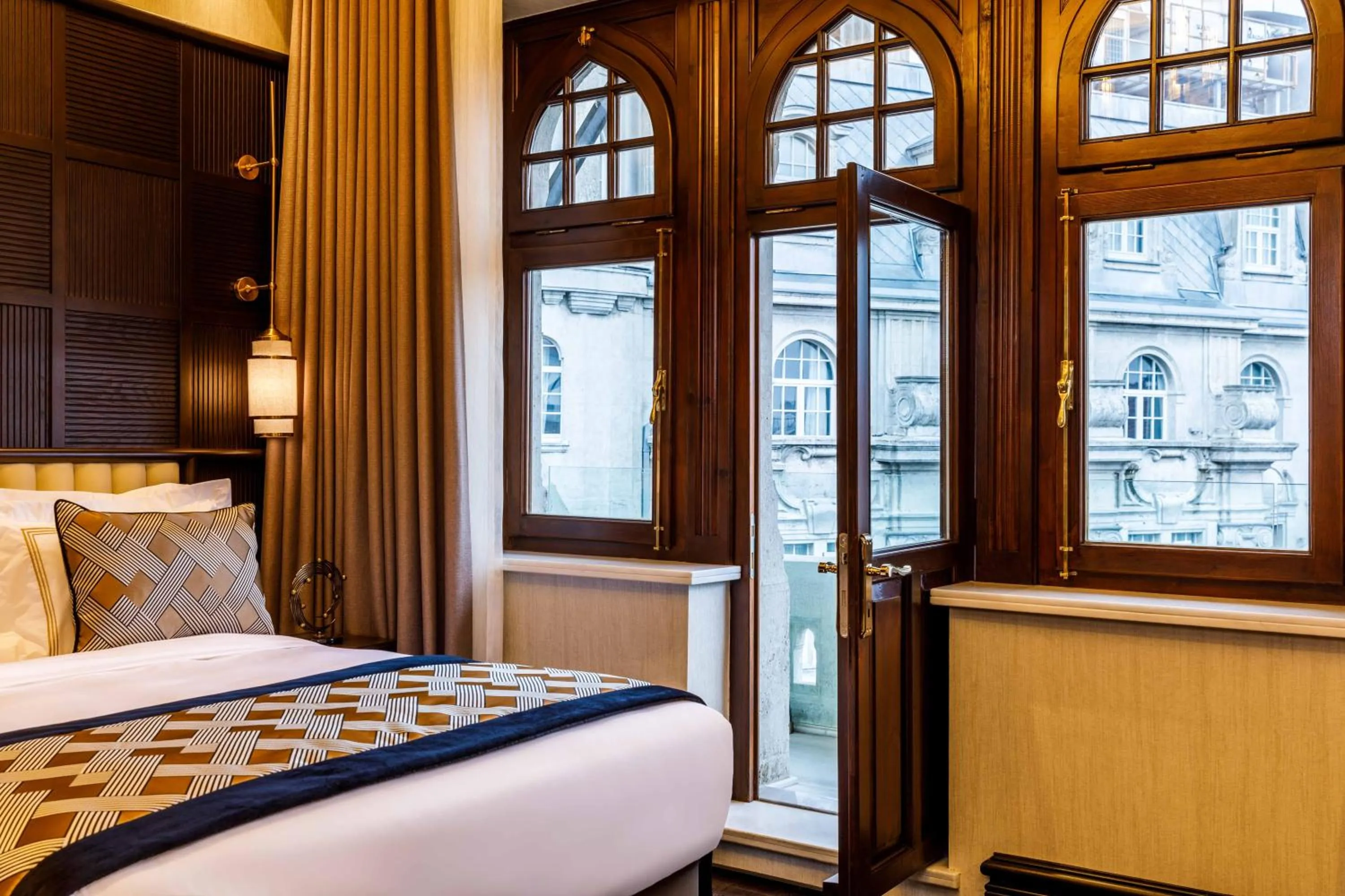 Bed in Cronton Design Hotel