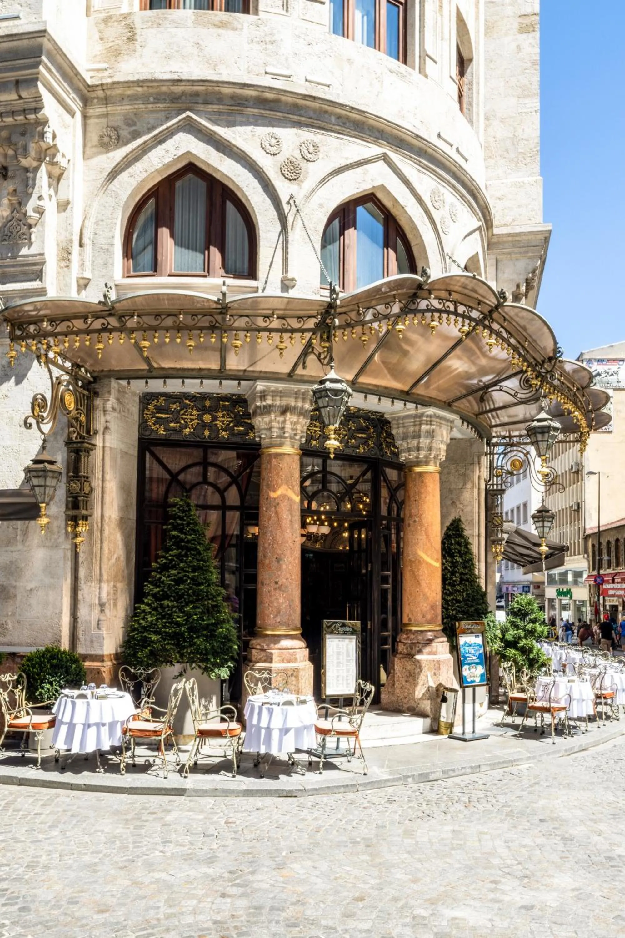 Property building in Cronton Design Hotel