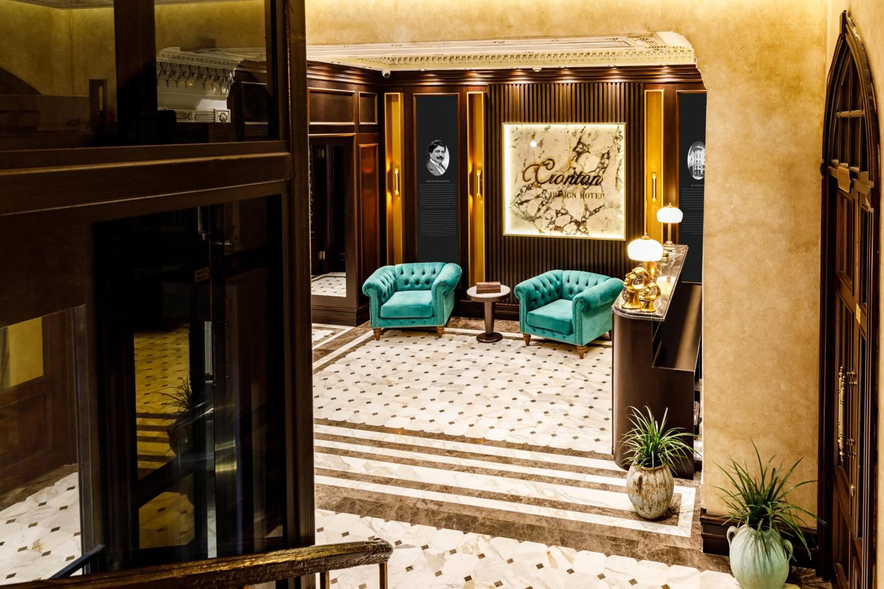 Property building, Bed in Cronton Design Hotel