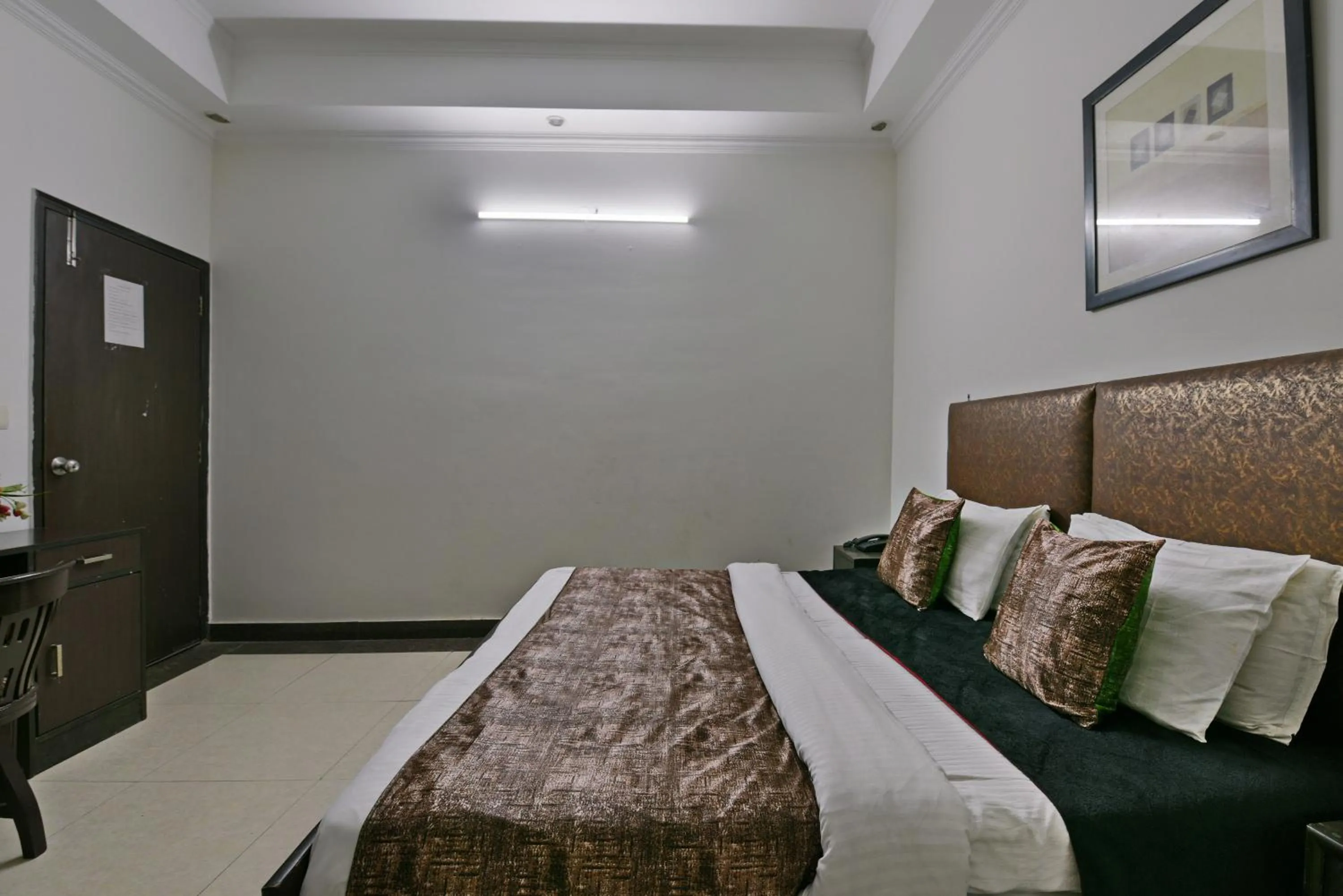 Bed in Hotel Diamond Stays