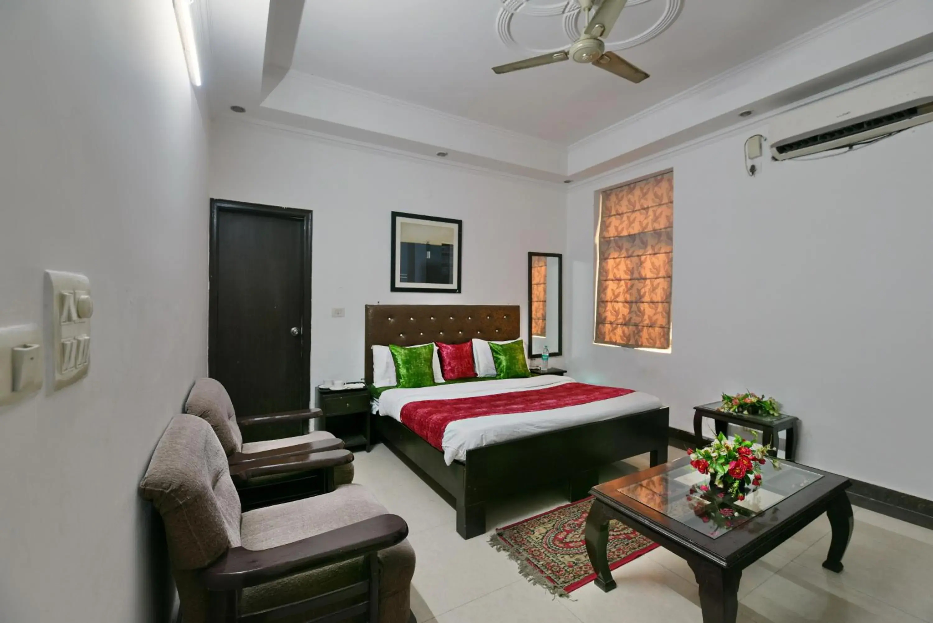 Photo of the whole room in Hotel Diamond Stays Photo of the whole room in Hotel Diamond Stays