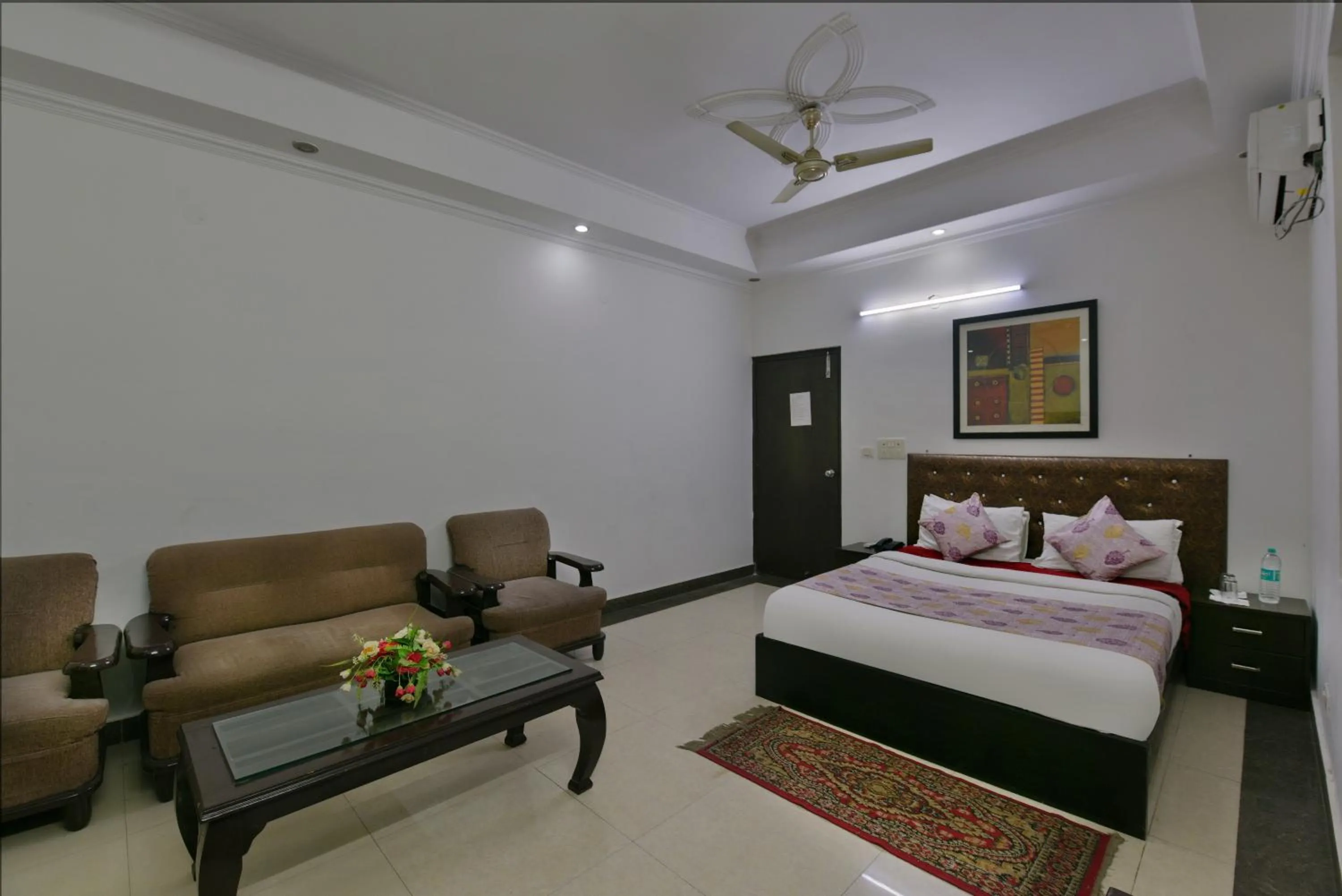 Bed in Hotel Diamond Stays