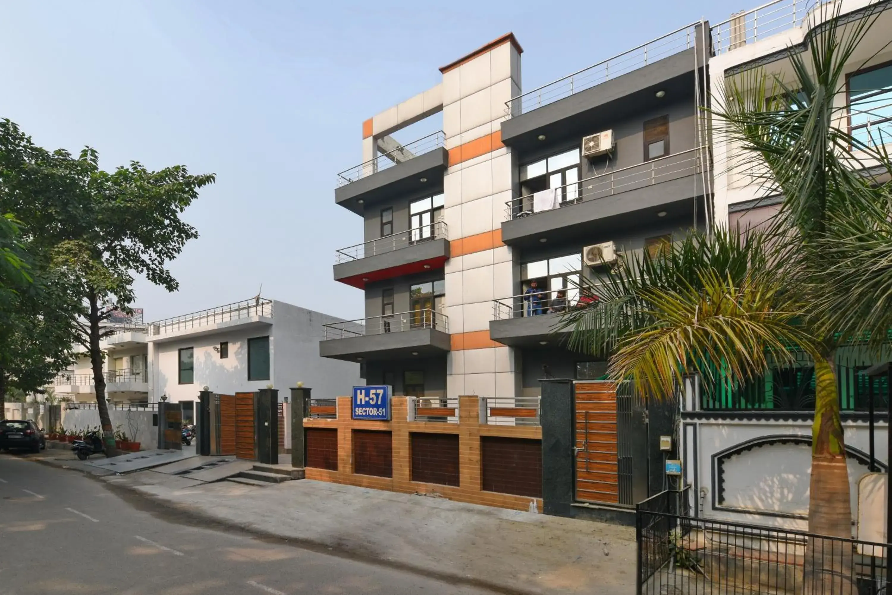 Property Building in Hotel Diamond Stays Property Building in Hotel Diamond Stays