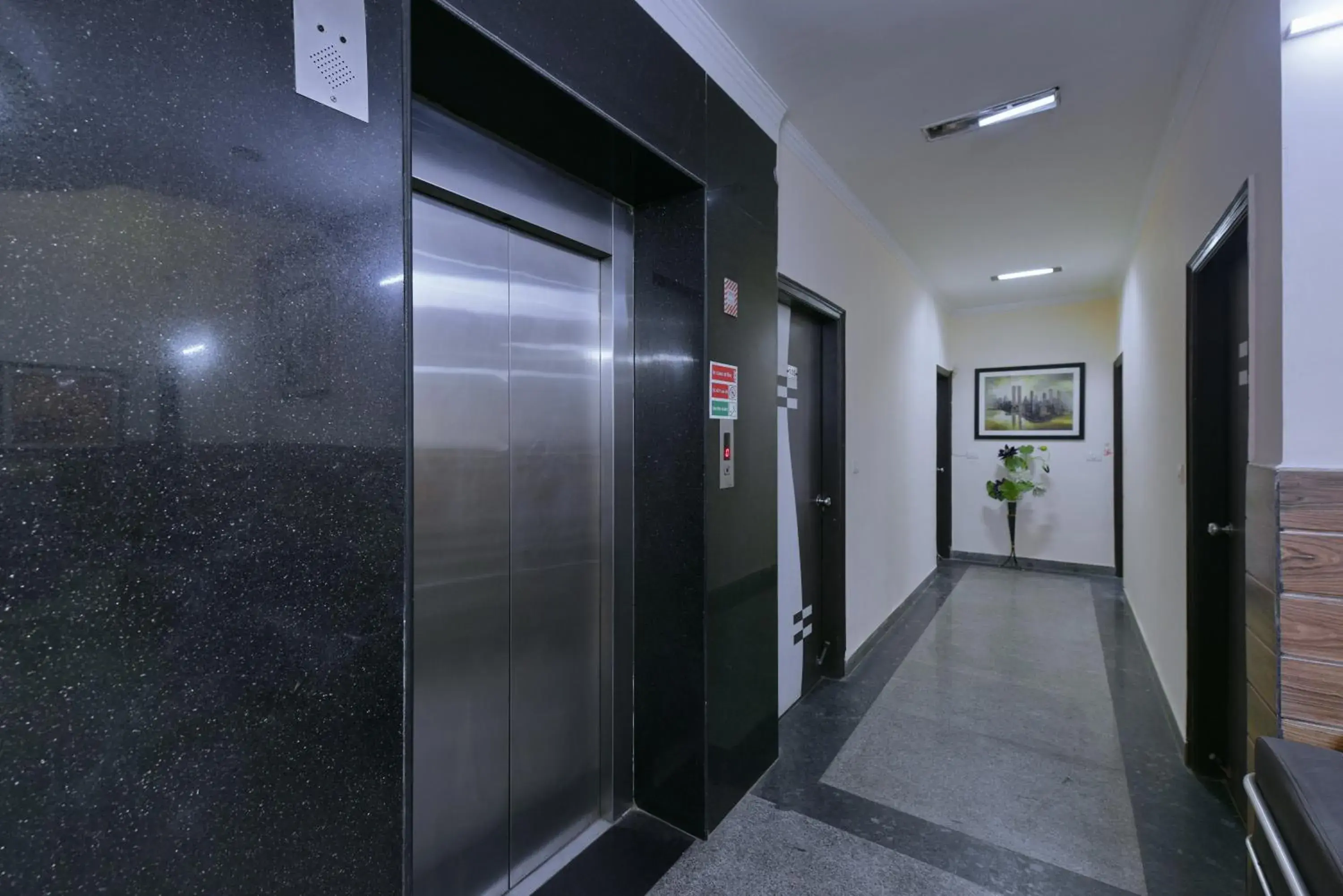 Lobby or reception in Hotel Diamond Stays Lobby or reception in Hotel Diamond Stays