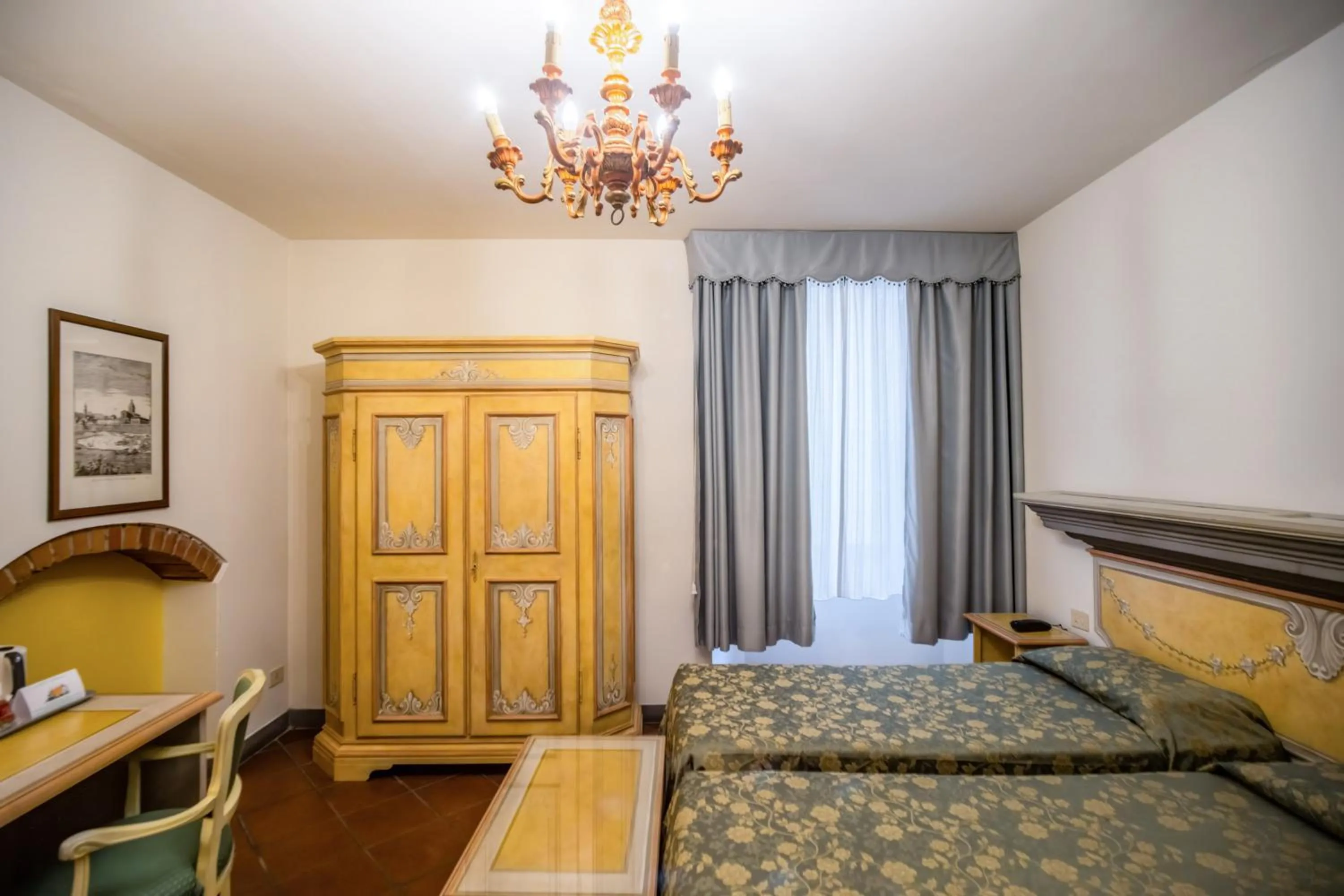 hair dresser, Bed in Hotel Martelli