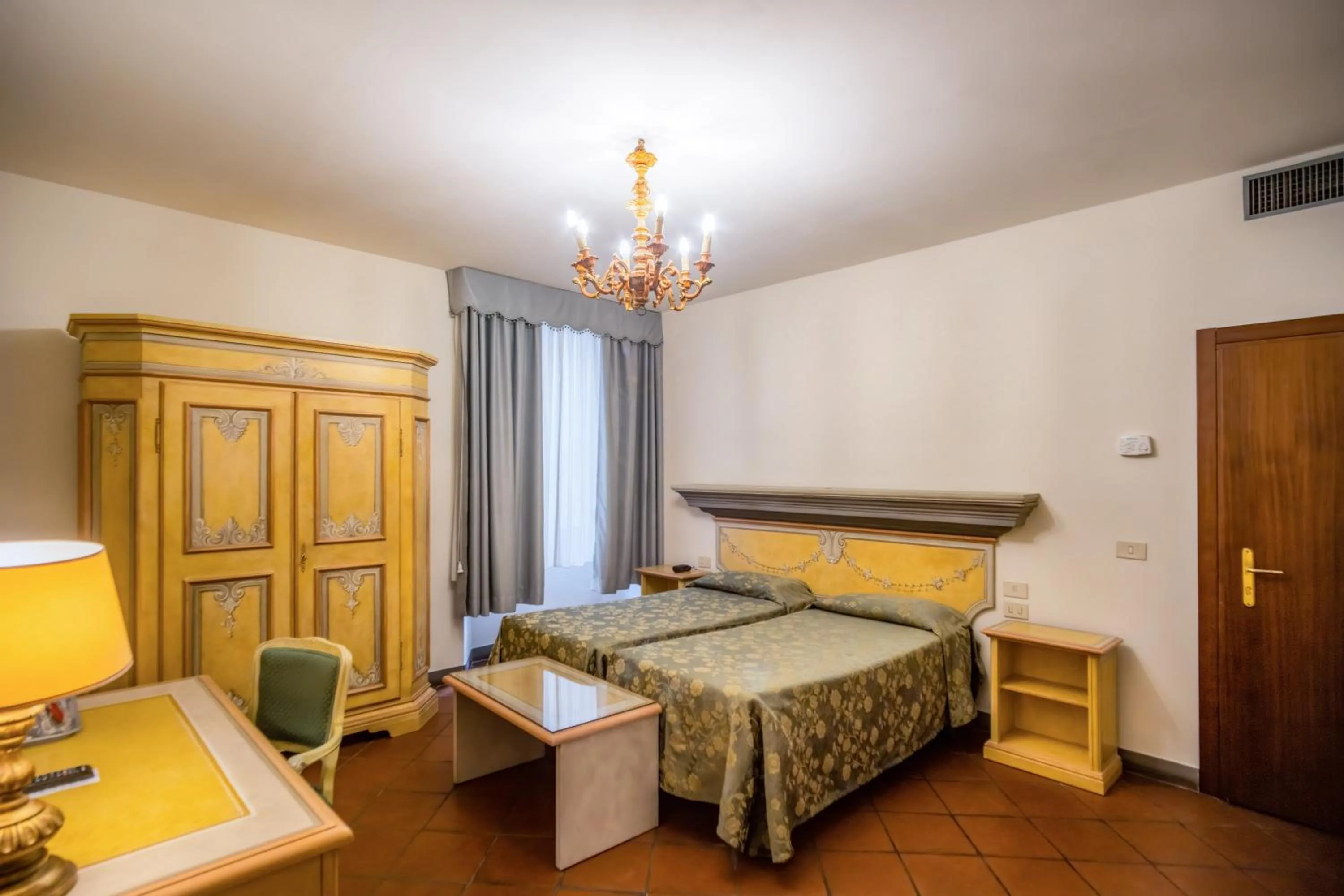 Photo of the whole room, Bed in Hotel Martelli