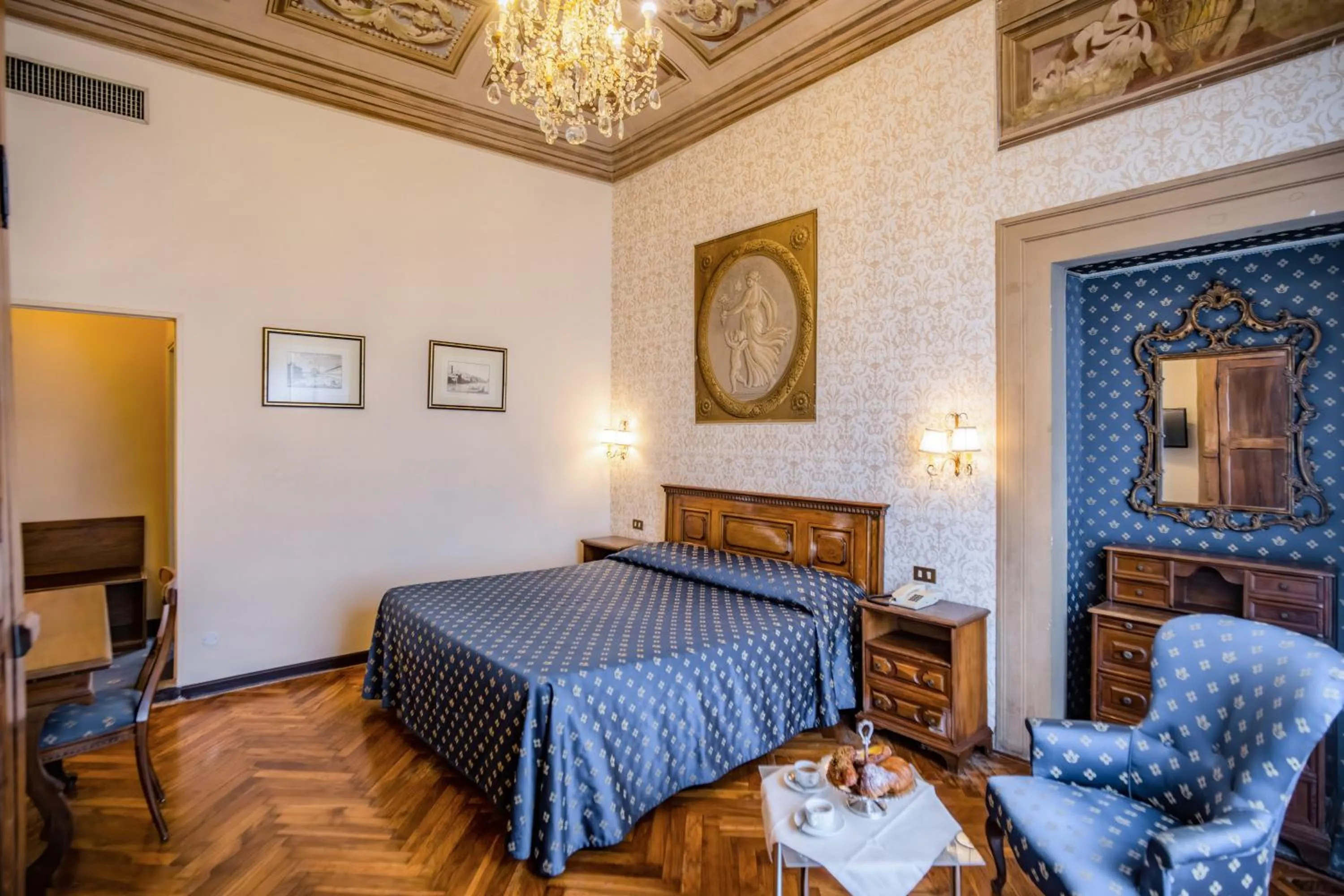 Photo of the whole room, Bed in Hotel Martelli