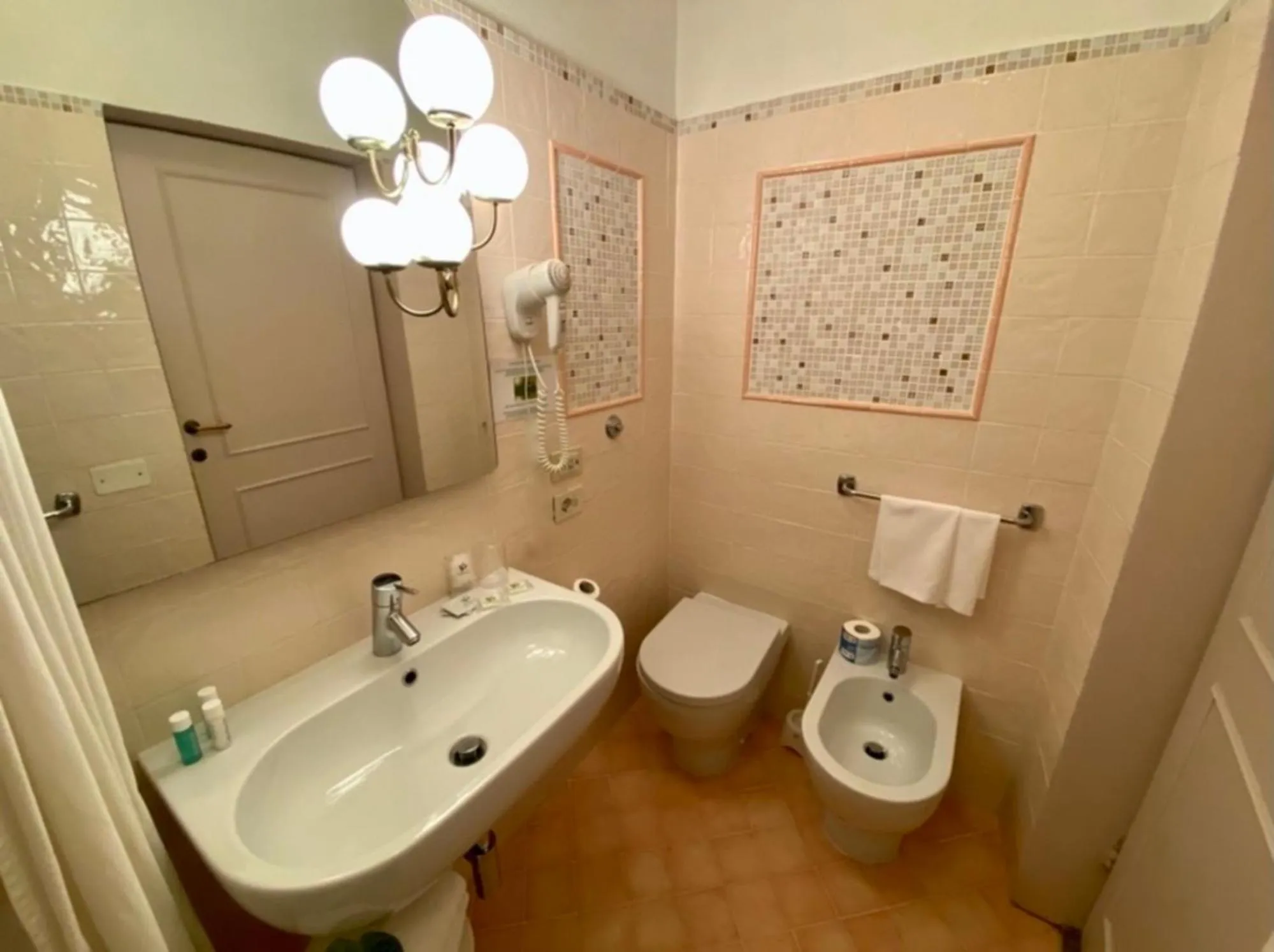 Bathroom in Hotel Martelli