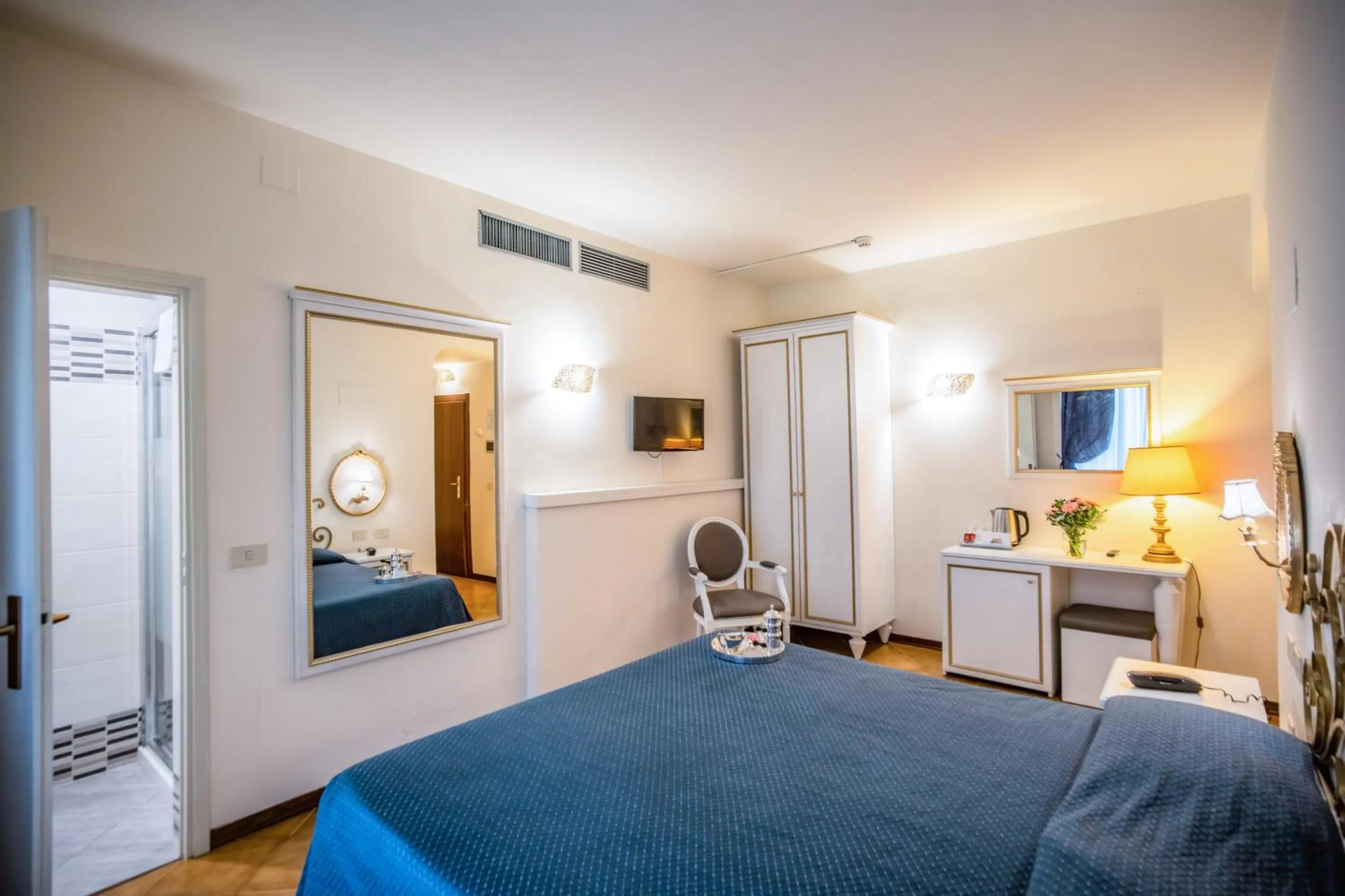 TV and multimedia, Bed in Hotel Martelli