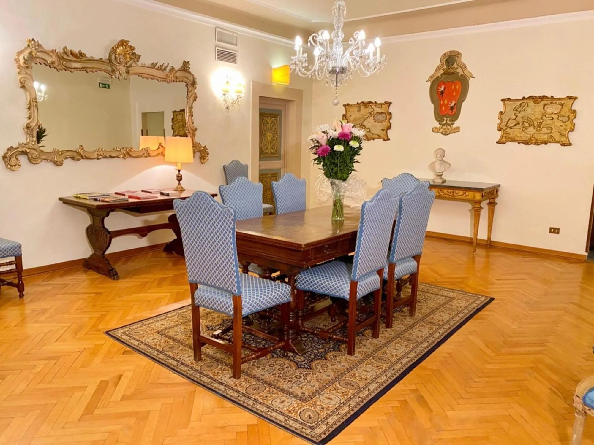 Seating area in Hotel Martelli