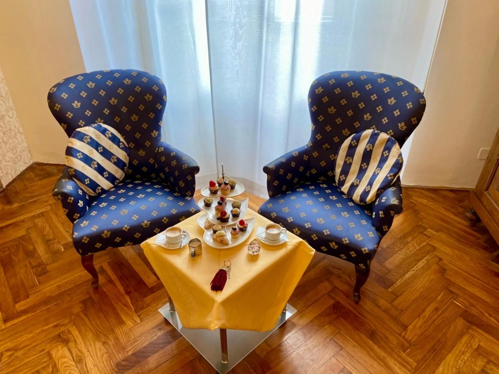 Seating area in Hotel Martelli