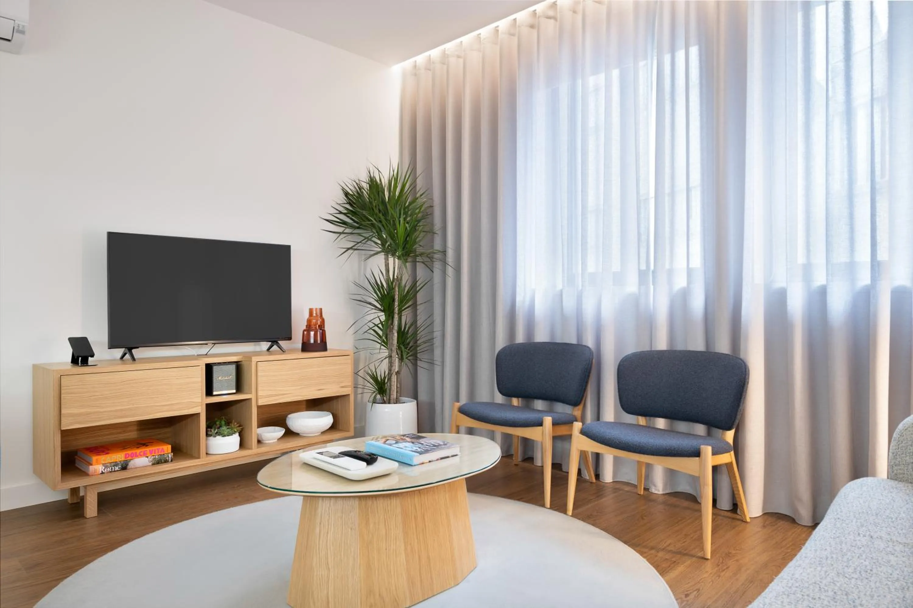 Deluxe Two-Bedroom Apartment in Catarina Serviced Apartments by HostWise