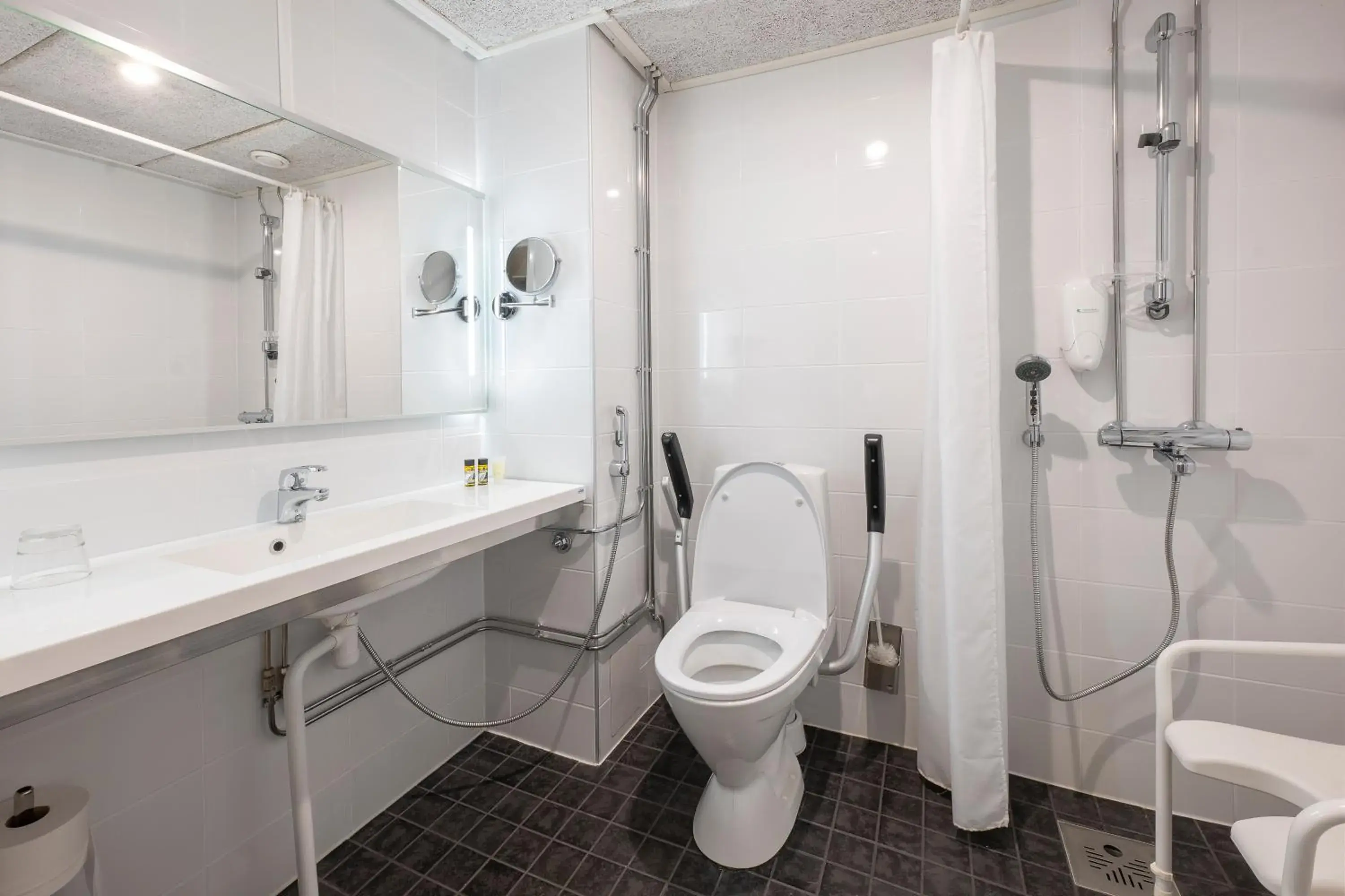 Twin Room - single occupancy - Disability Access in Spa Hotel Runni Iisalmi Twin Room - single occupancy - Disability Access in Spa Hotel Runni Iisalmi