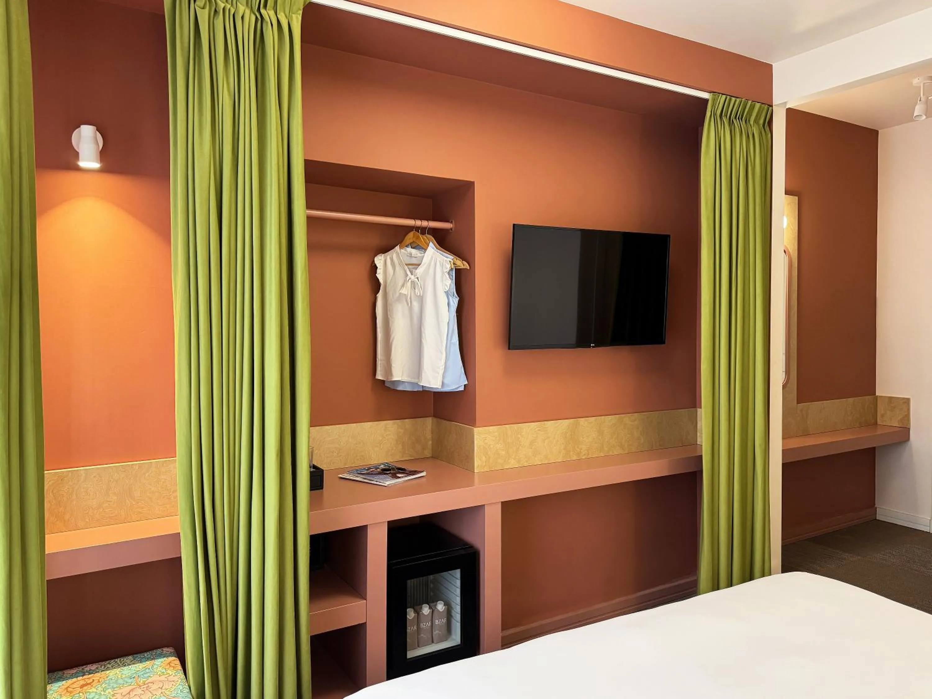 TV and multimedia, Bed in Hotel Cortina