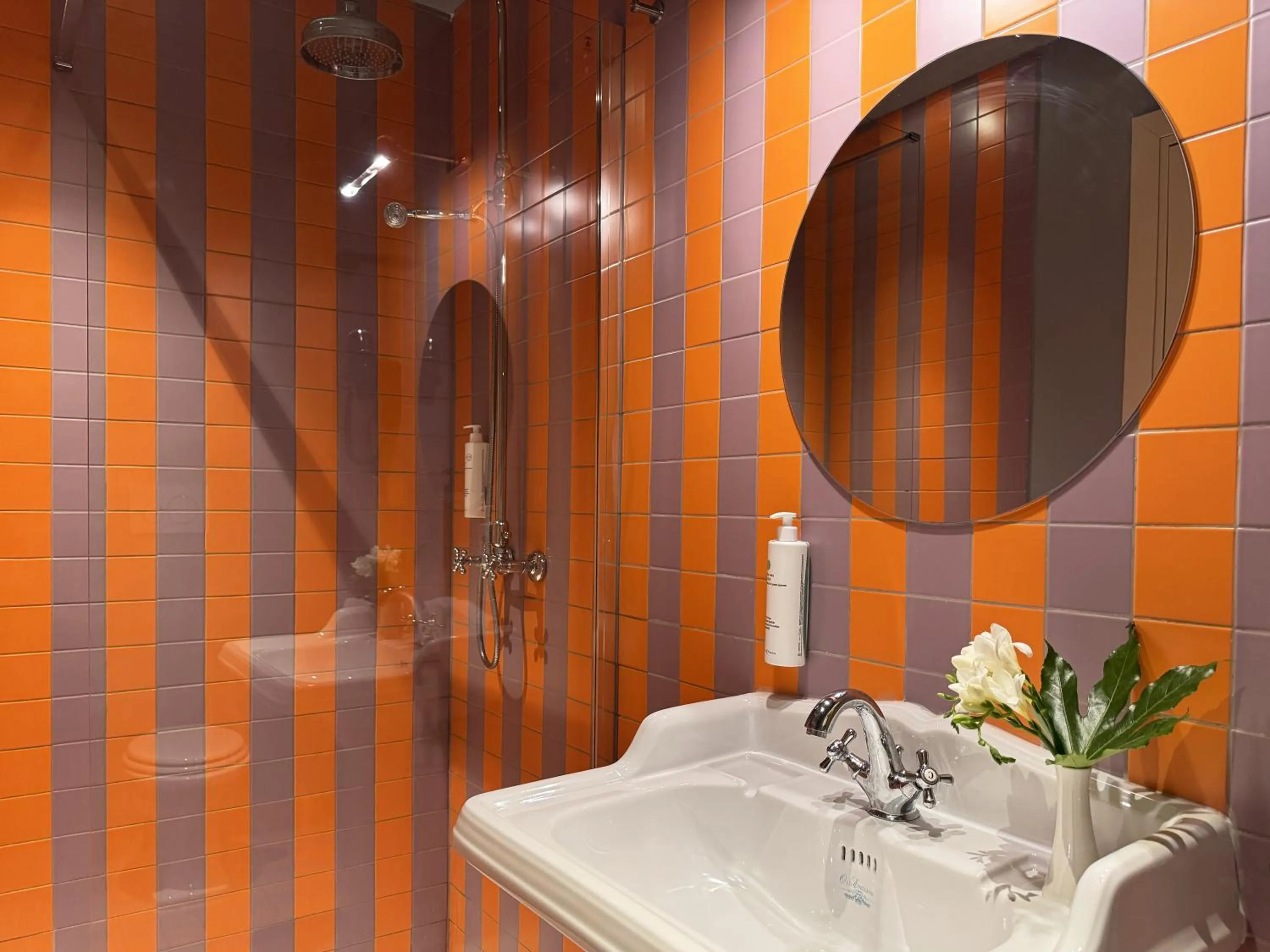 Shower in Hotel Cortina