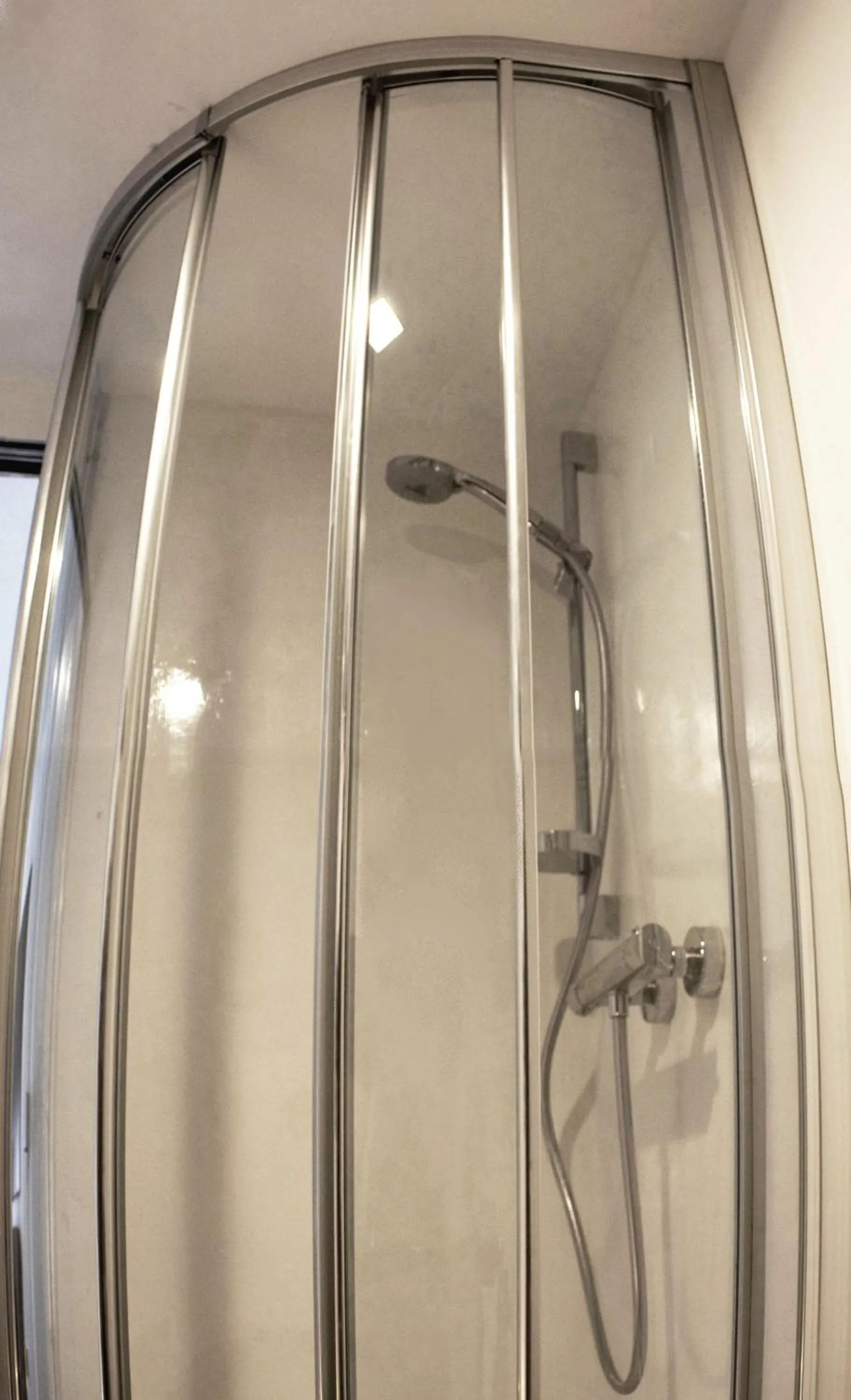 Shower in Nostromondo Ciancaleoni Palace