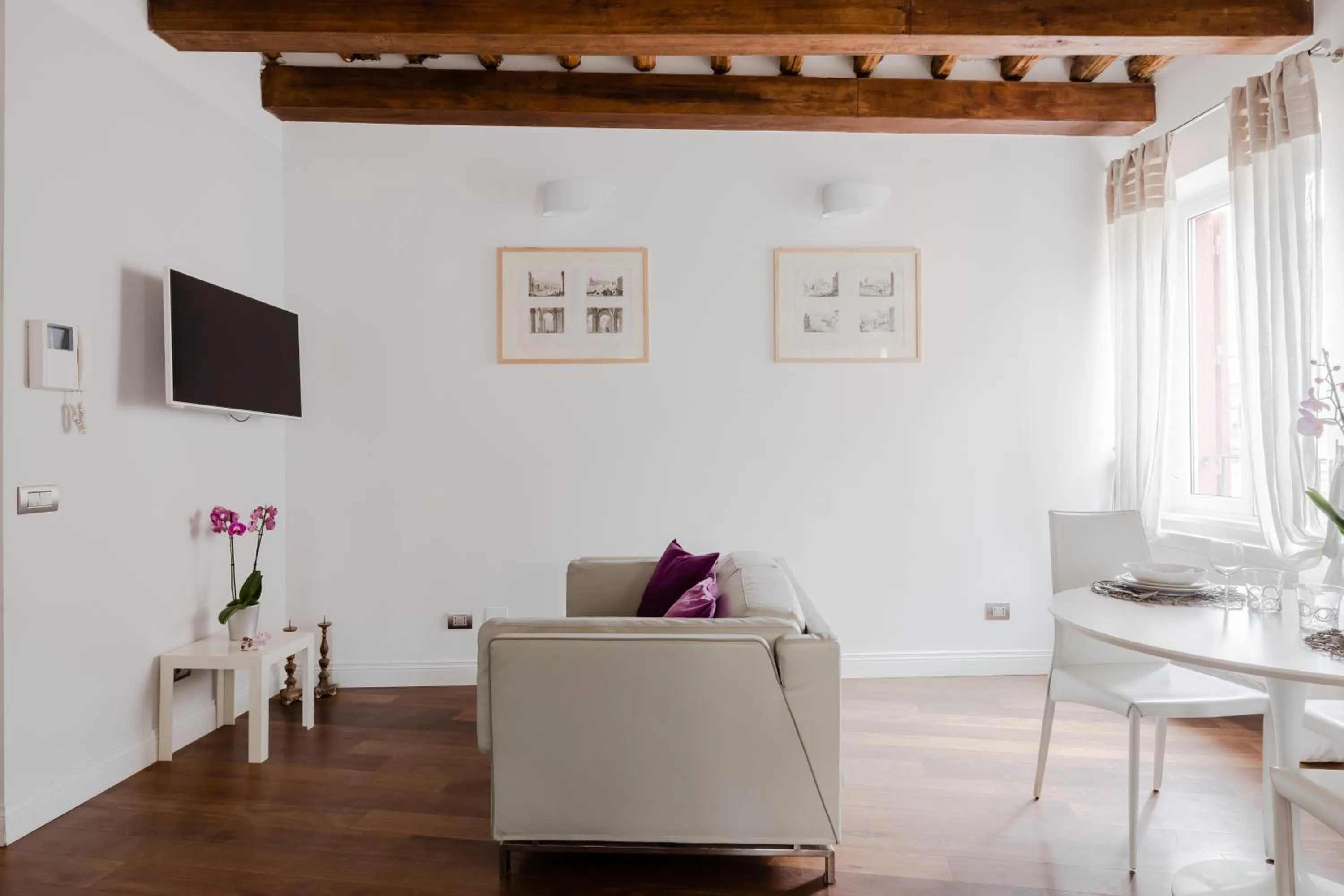 Living room in Nostromondo Ciancaleoni Palace