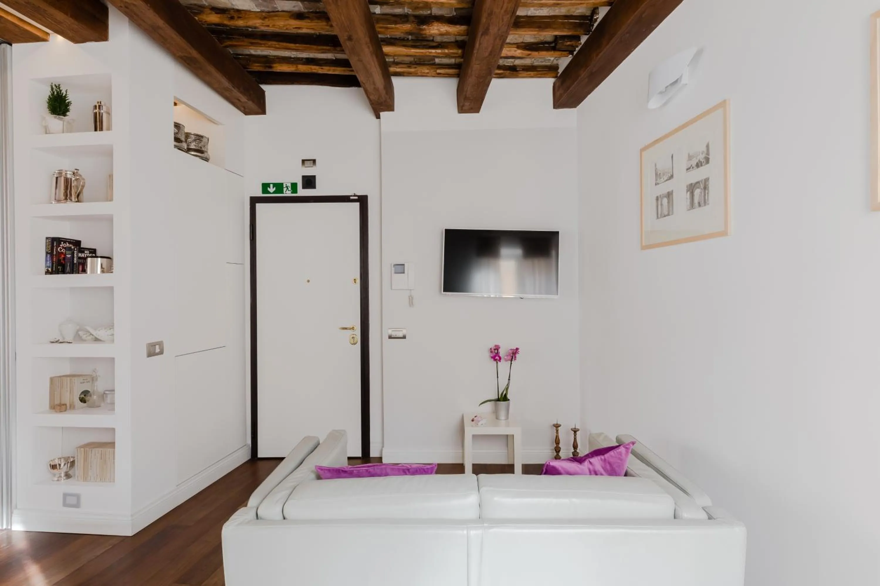 Photo of the whole room in Nostromondo Ciancaleoni Palace