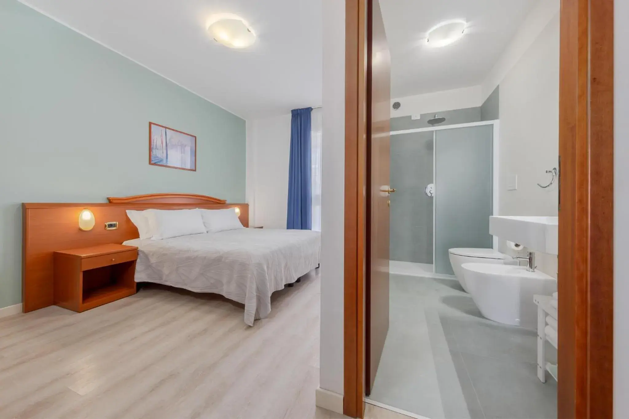 Shower, Bed in Hotel Palladio Shower, Bed in Hotel Palladio