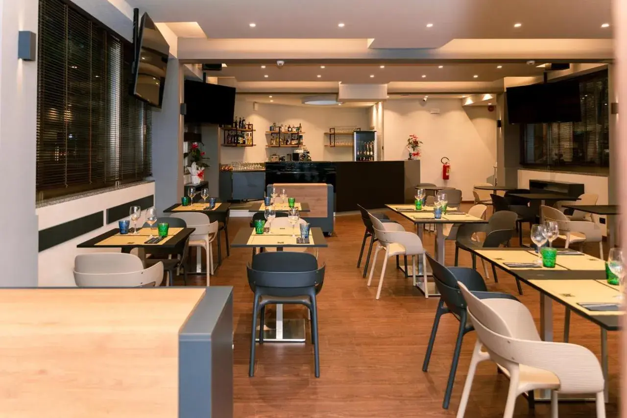Restaurant/places to eat in Cardano Hotel Malpensa Restaurant/places to eat in Cardano Hotel Malpensa