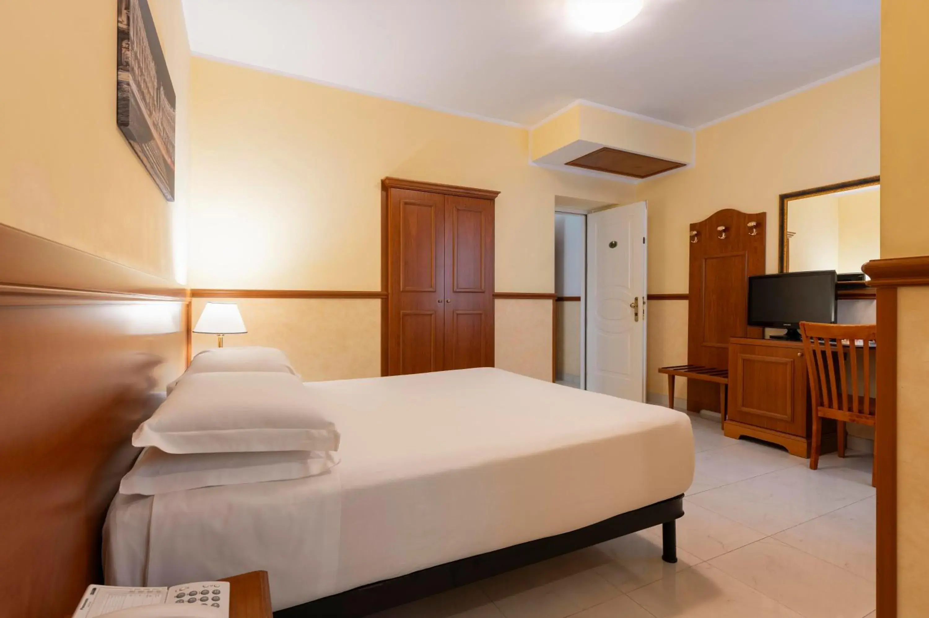 Budget Double or Twin Room in Hotel Virgilio Budget Double or Twin Room in Hotel Virgilio