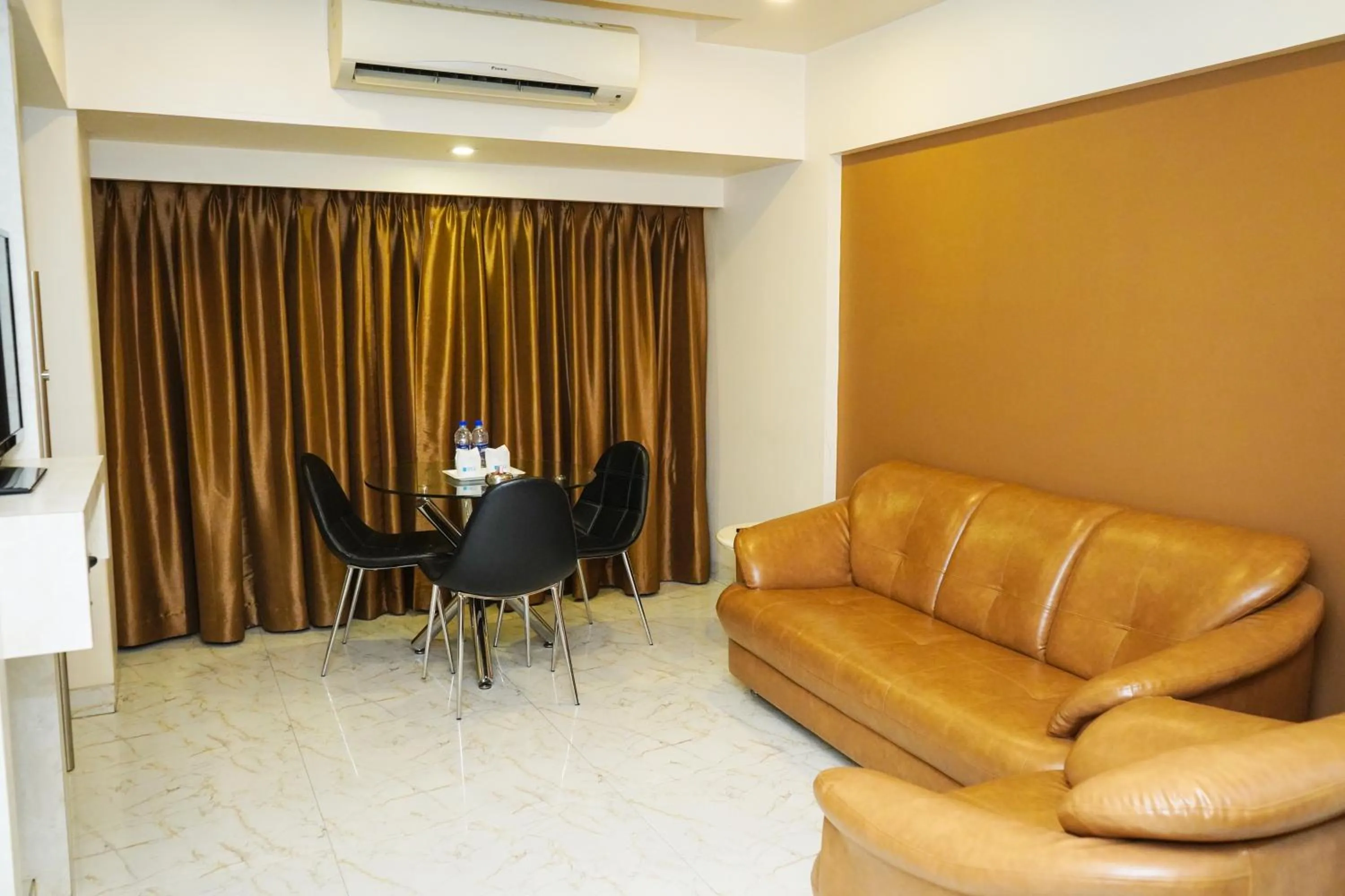 Living room in Hotel Spices Navi Mumbai
