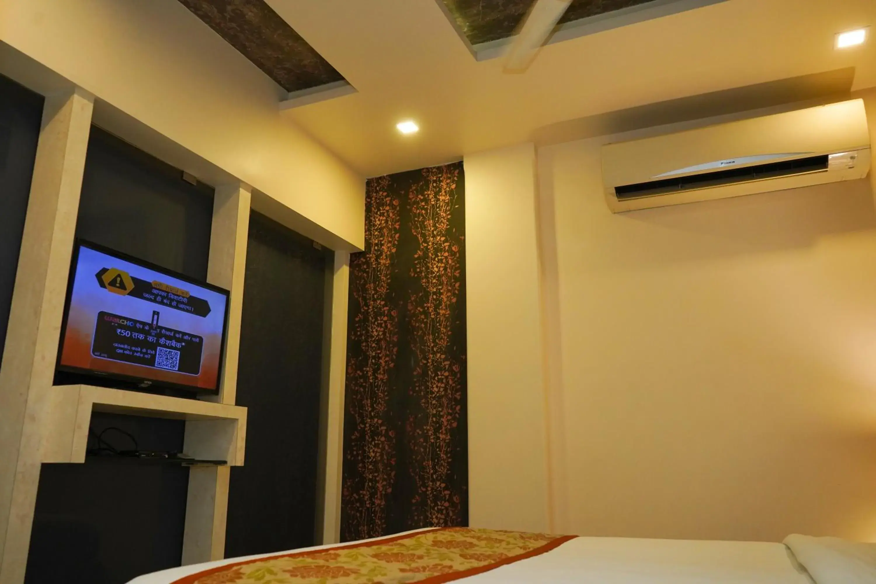 TV and multimedia, Bed in Hotel Spices Navi Mumbai TV and multimedia, Bed in Hotel Spices Navi Mumbai