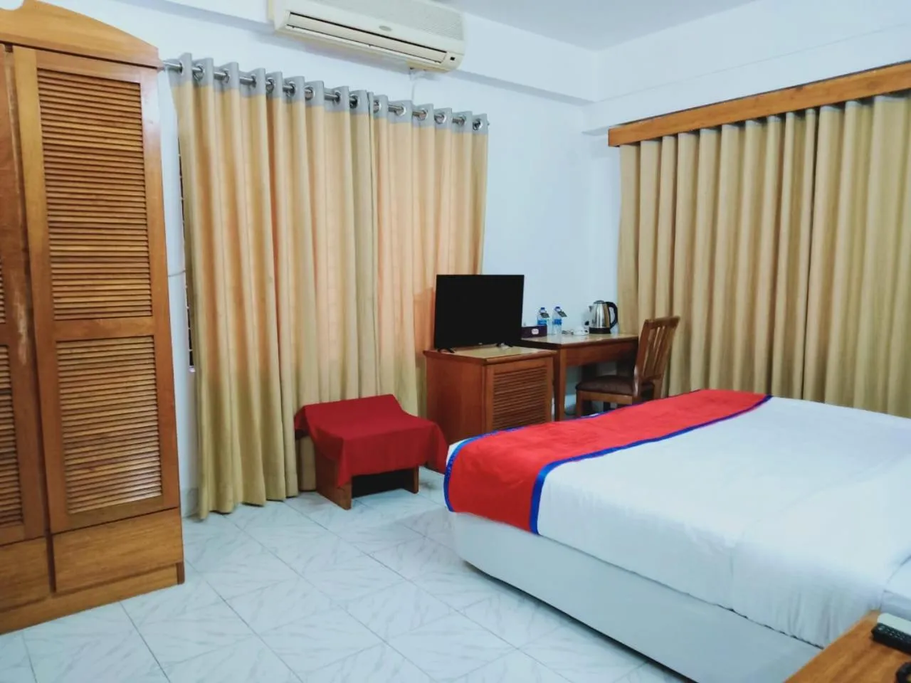 Photo of the whole room, Bed in Hotel The Enchanted Residence