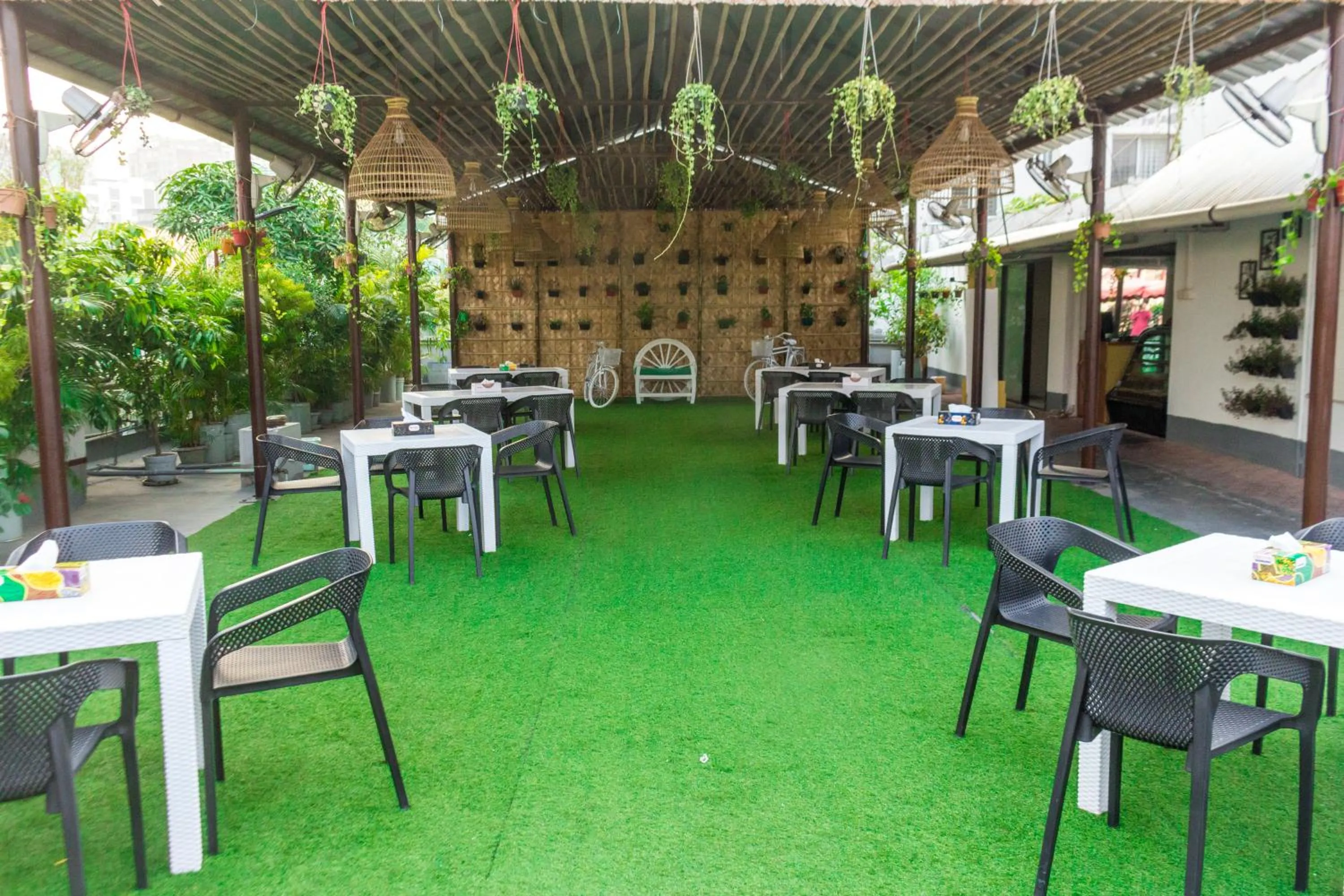 Restaurant/places to eat in Hotel The Enchanted Residence