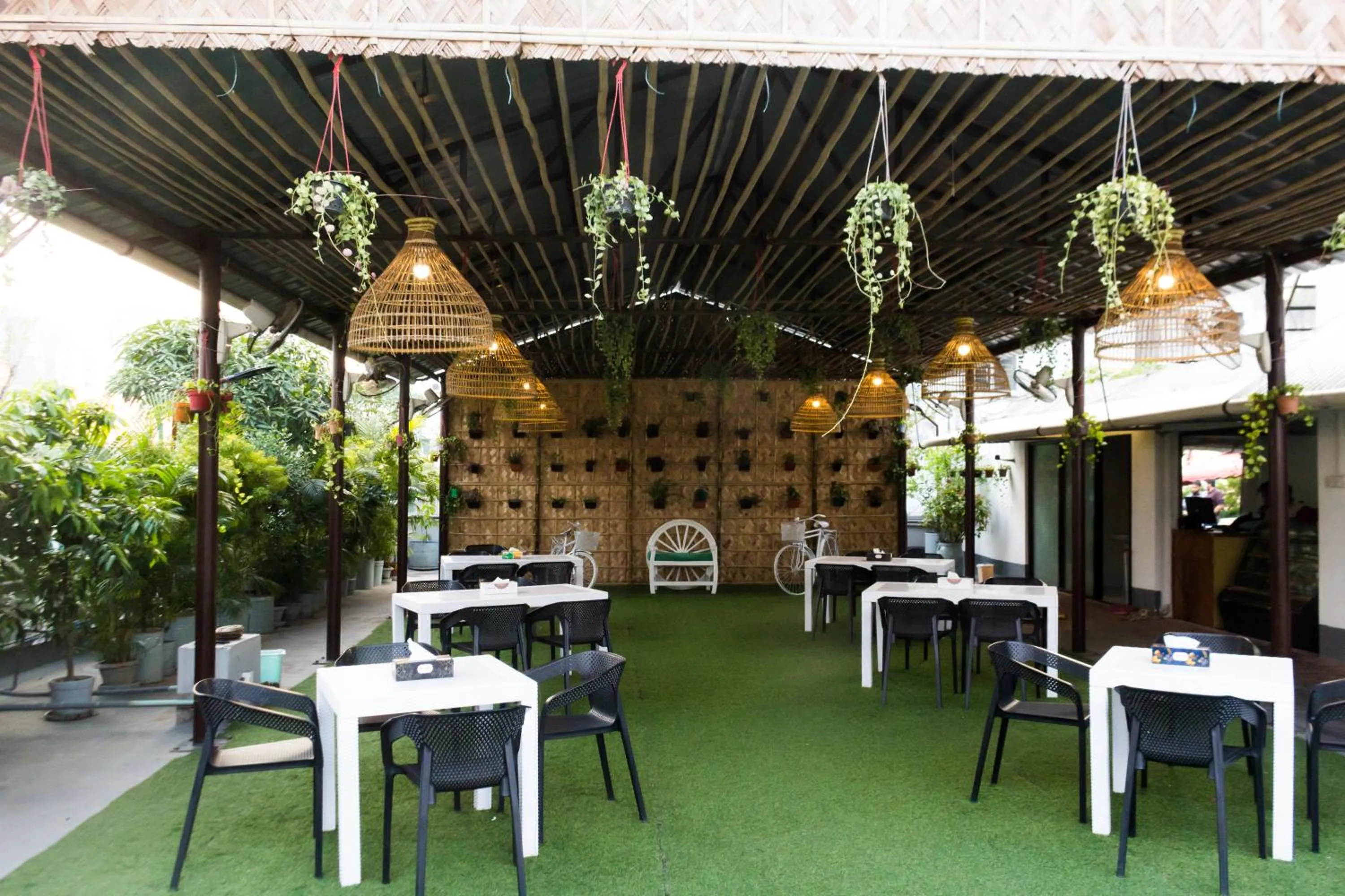 Restaurant/places to eat in Hotel The Enchanted Residence