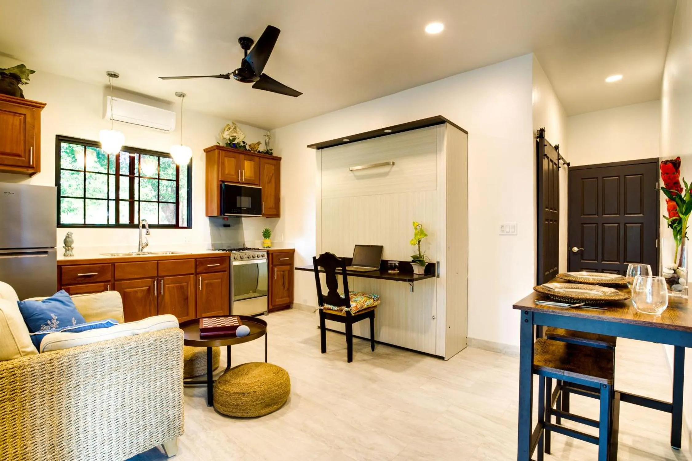 Kitchen or kitchenette in The Sea Glass Inn